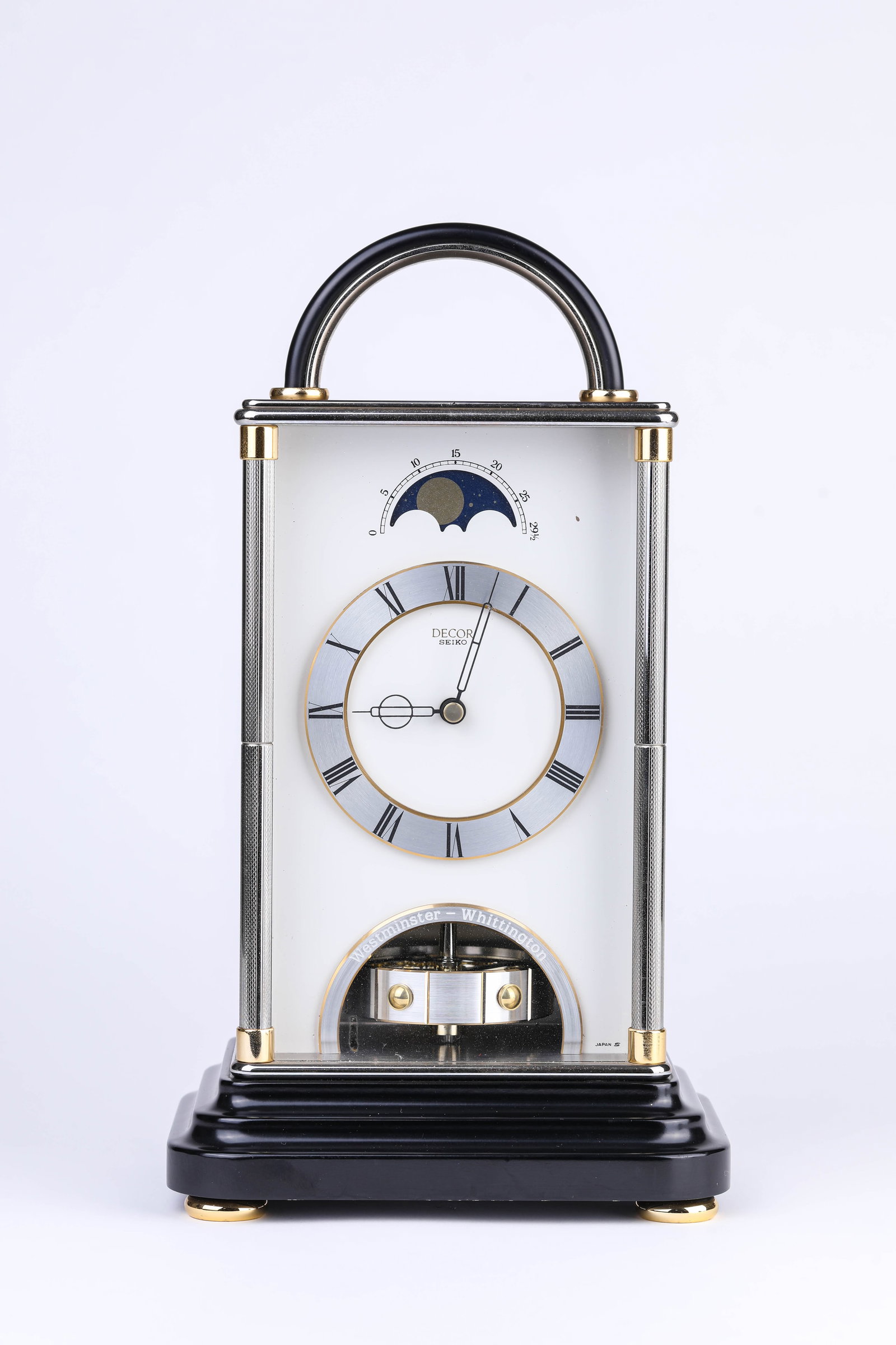 A SEIKO MANTEL CLOCK: A SEIKO MANTEL CLOCK Description: Dimensions: Weight: 4000 g. Length: 17 cm x Width: 13.2 cm x Height: 30.8 cm. All measurements are approximate.