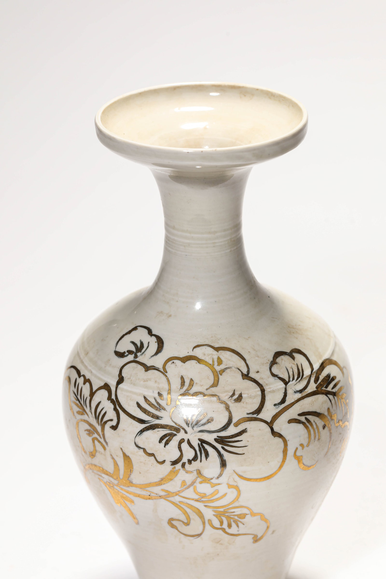 A DING-TYPE GILT-DECORATED 'FLORAL' VASE - 2