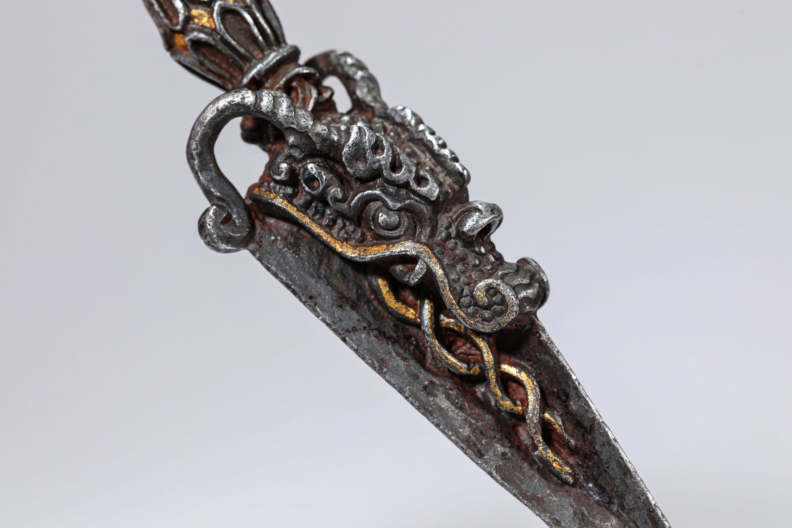 AN IRON AND GOLD CHAMPLEVe PHURBA - 6