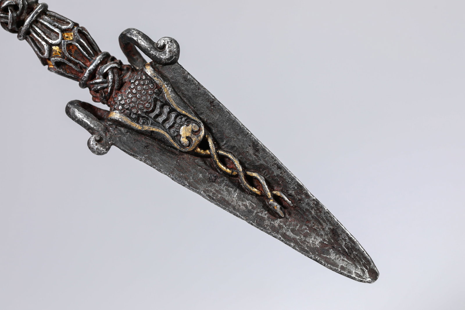 AN IRON AND GOLD CHAMPLEVe PHURBA - 7
