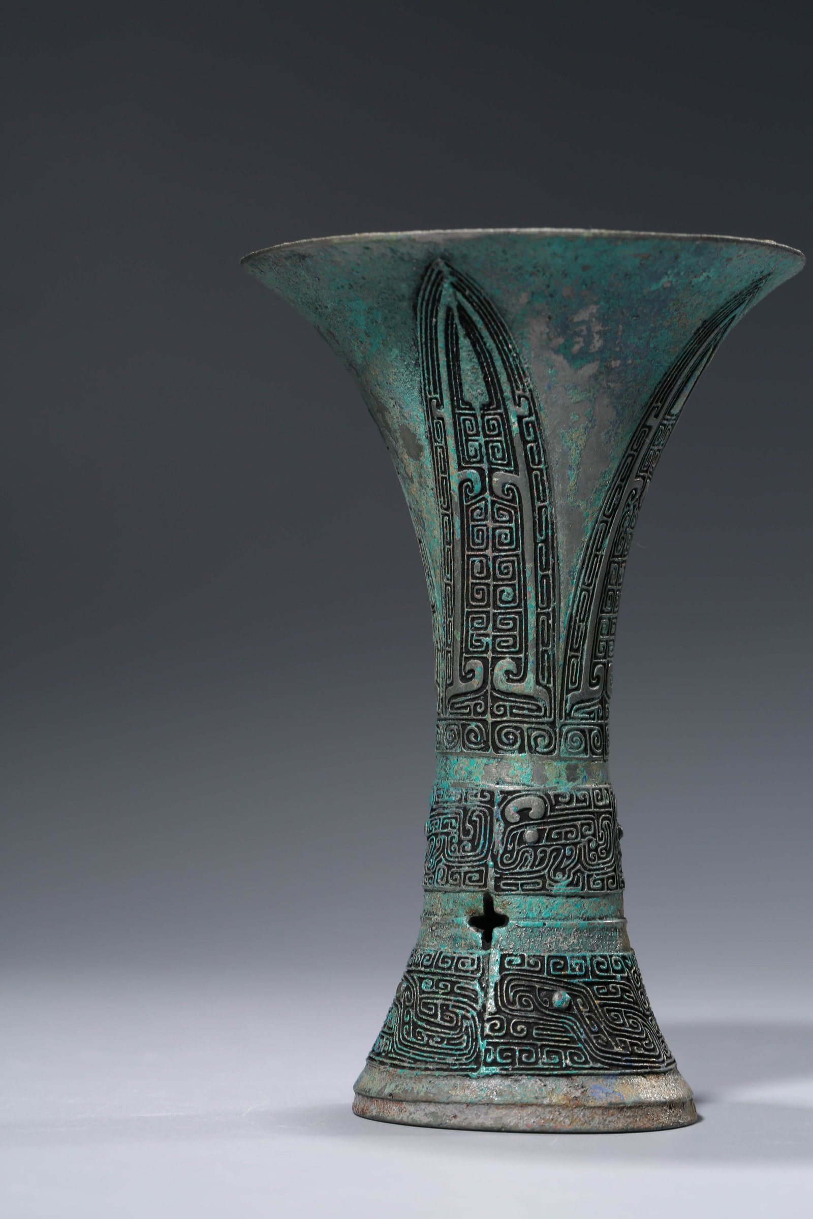 A BRONZE 'GU' BEAKER - 3