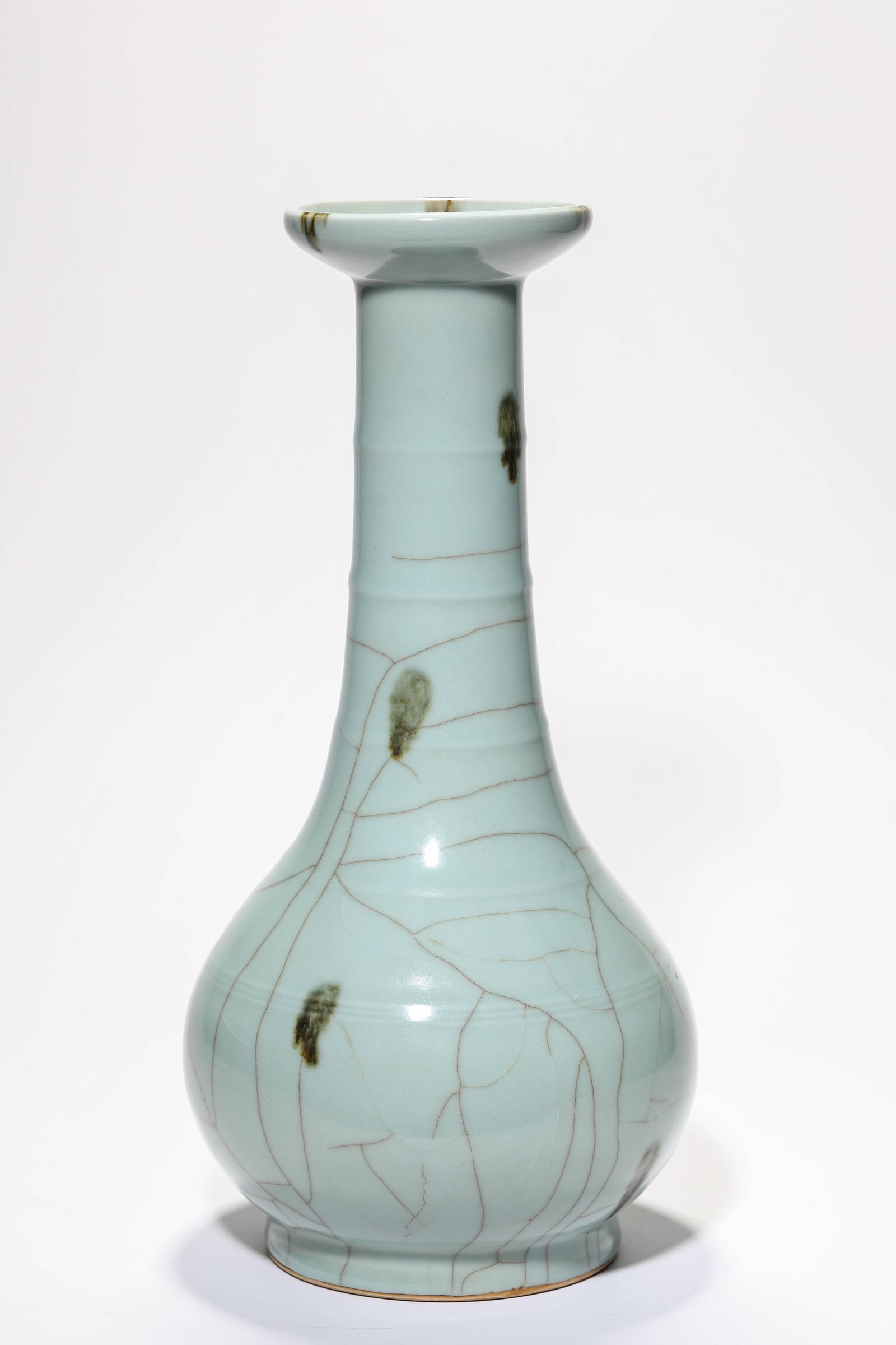 A GUAN-TYPE 'LONG-NECK' VASE - 2