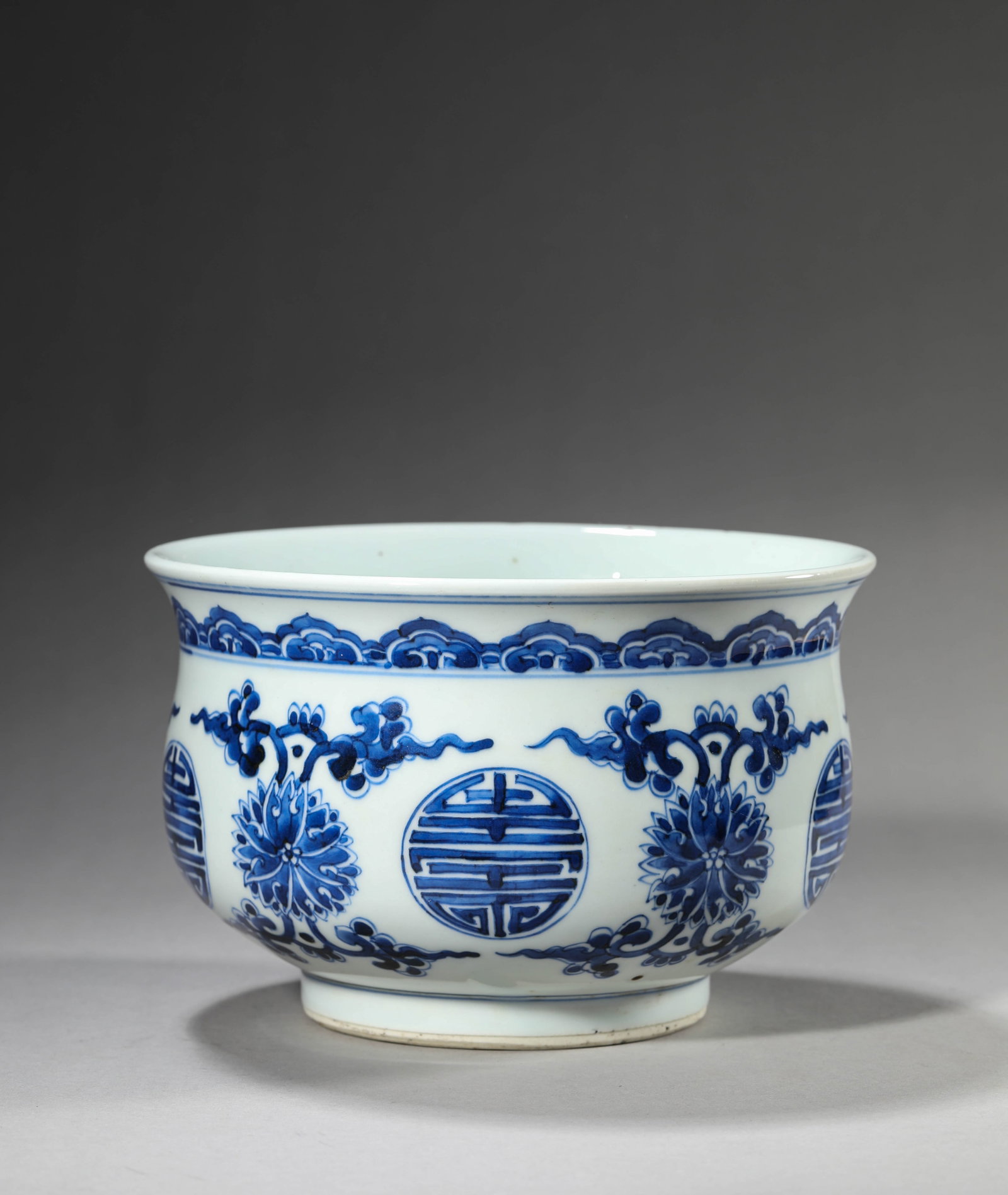 A BLUE AND WHITE 'BAT AND SHOU' CENSER: A BLUE AND WHITE 'BAT AND SHOU' CENSER Description: Dimensions: Width: 19.5 cm x Height: 12.8 cm. All measurements are approximate.
