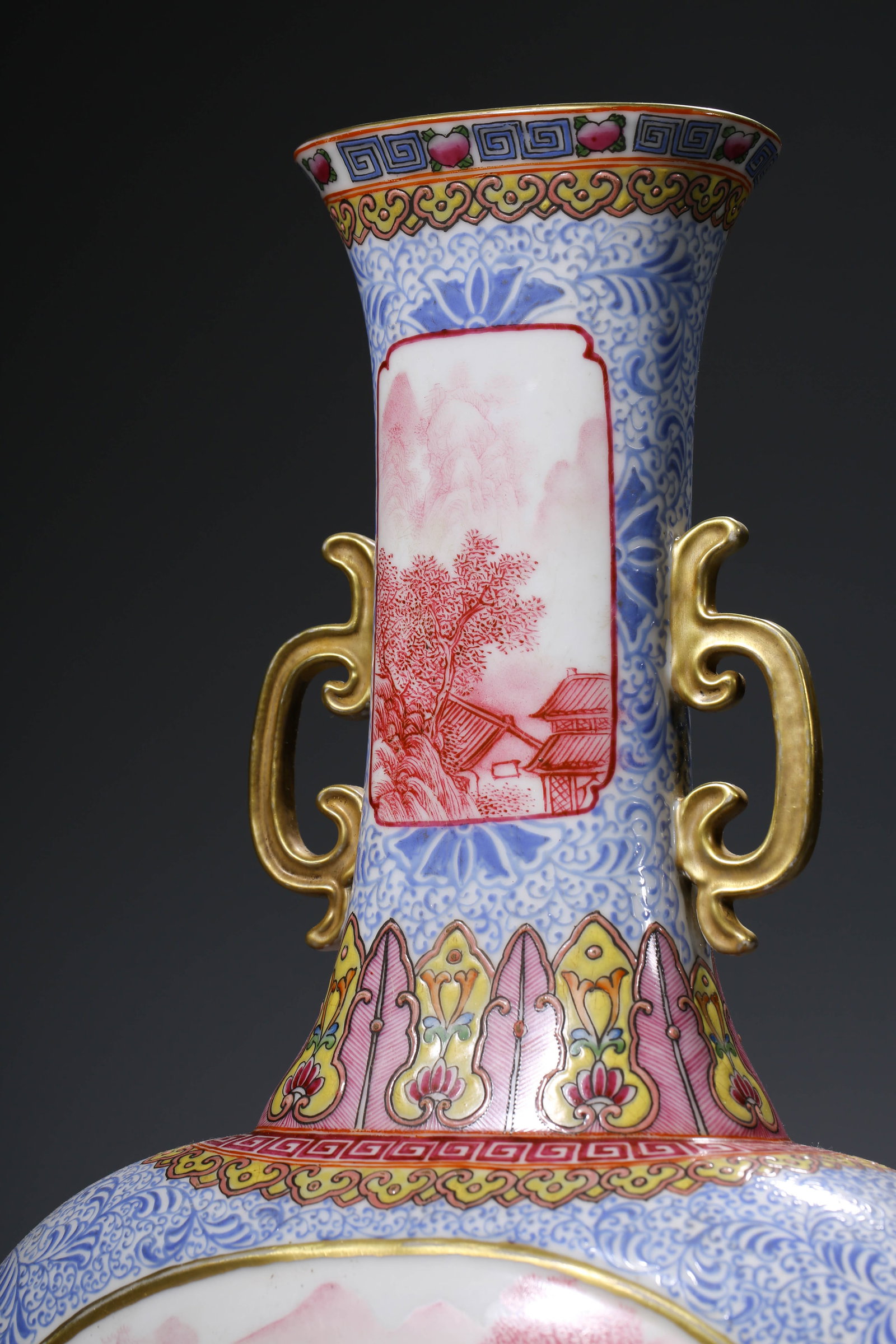 A FAMILLE-ROSE FLAT VASE - 7