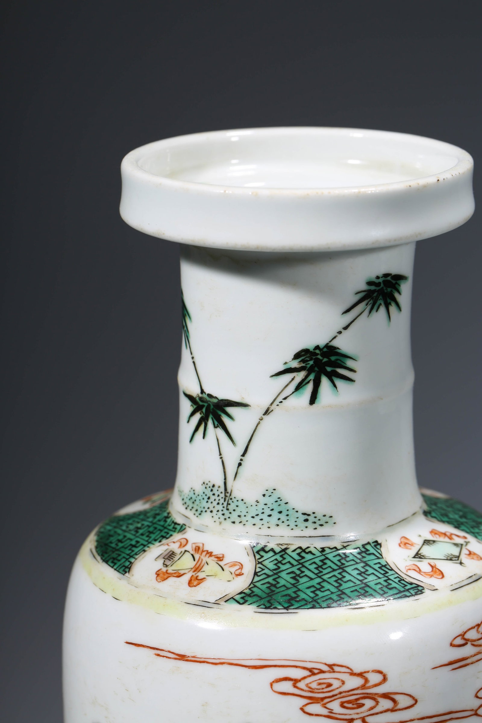 A WUCAI VASE - 7