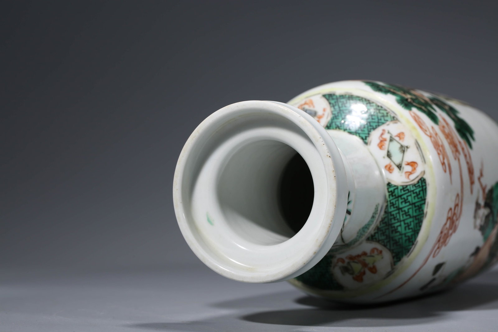 A WUCAI VASE - 8