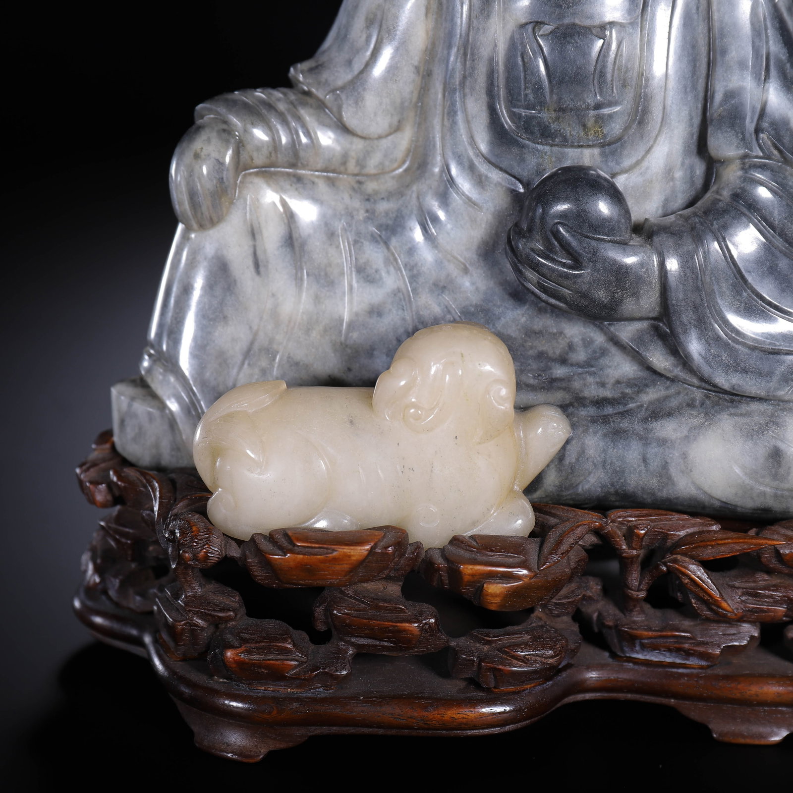 A CARVED JADE SEATED LUOHAN - 3