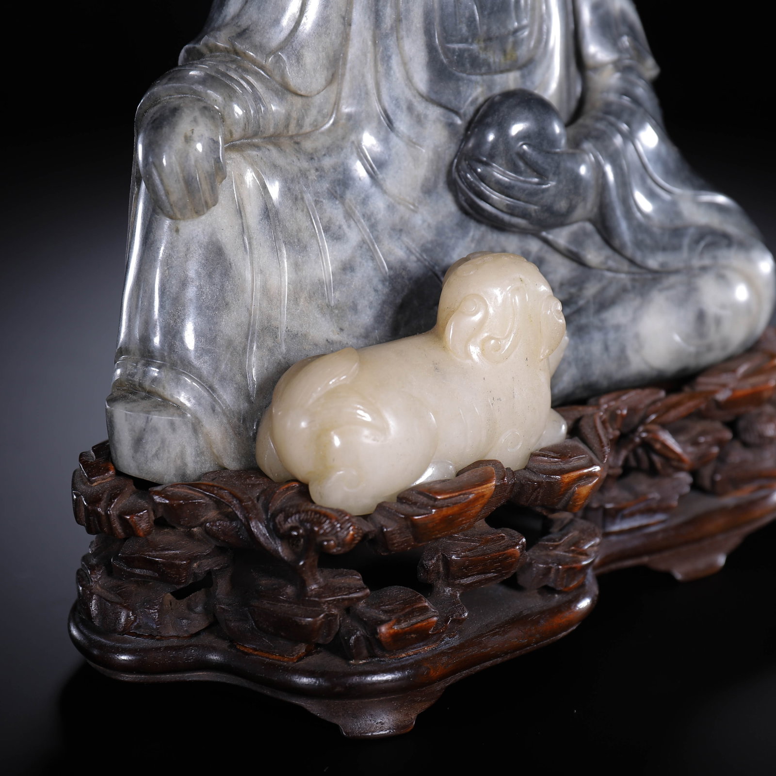 A CARVED JADE SEATED LUOHAN - 7