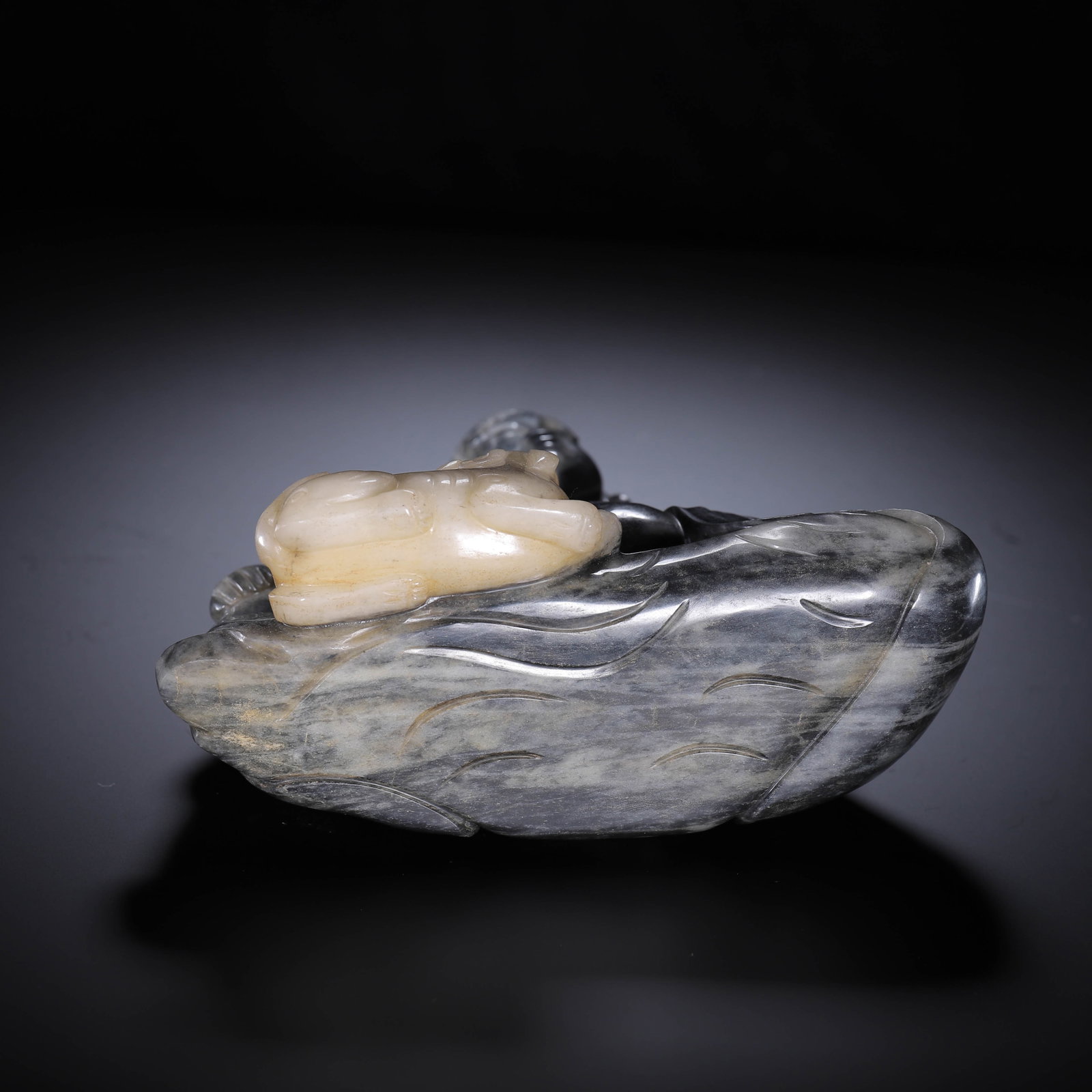 A CARVED JADE SEATED LUOHAN - 9