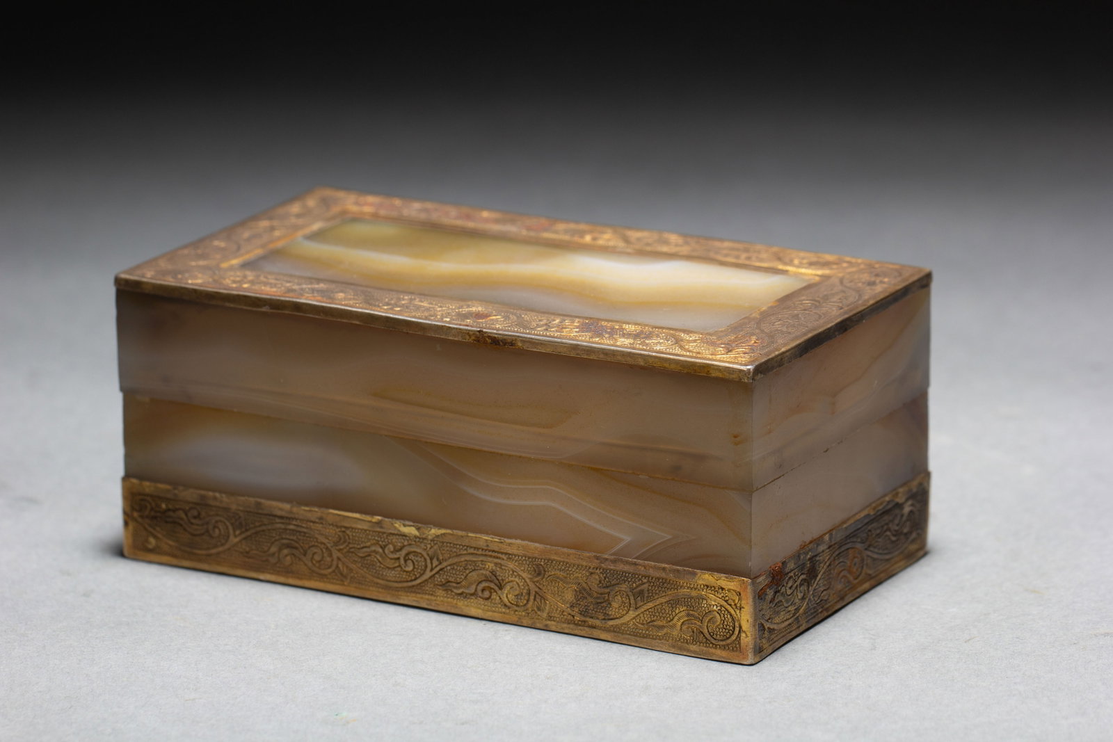 A Chinese Gilt Mounted Agate Box: A Chinese Gilt Mounted Agate Box (11 x 6 x 4.5cm,Weight 240 grams)
