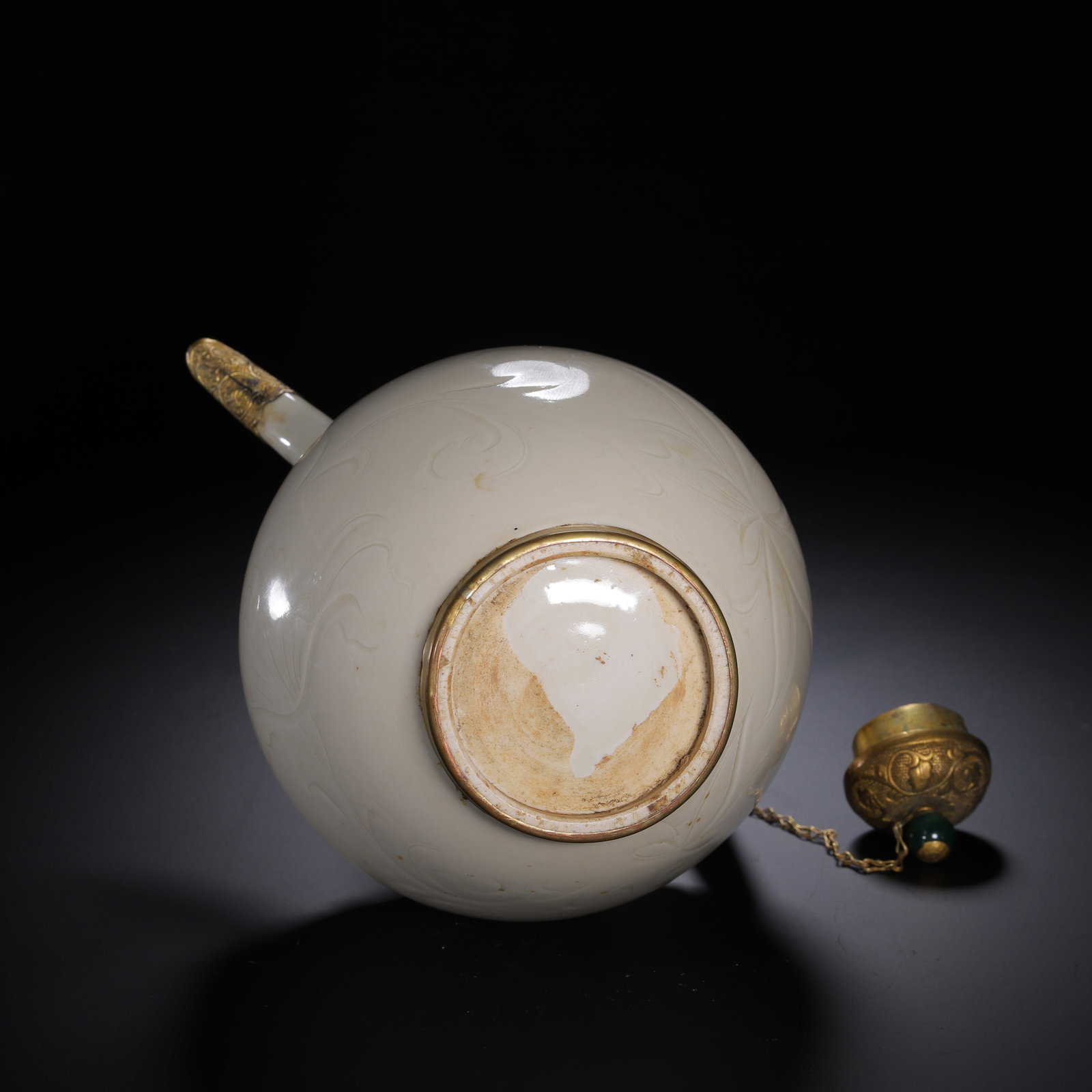 AN INCISED TING-WARE EWER - 9