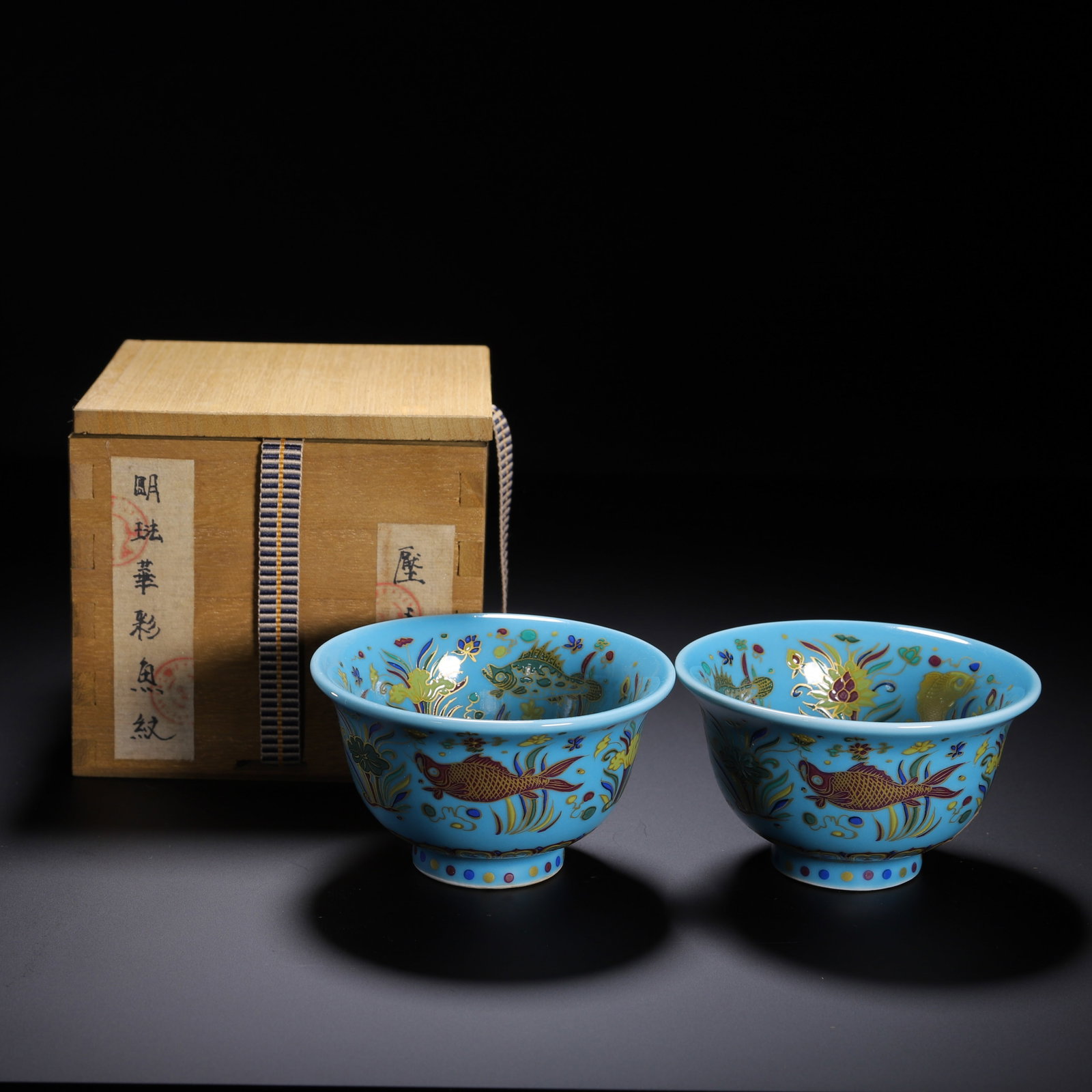 A Pair of Chinese Fahua Tea Cups: A Pair of Chinese Fahua Tea Cups (9.5 x 9.5 x 5.6cm,Weight 290 grams)