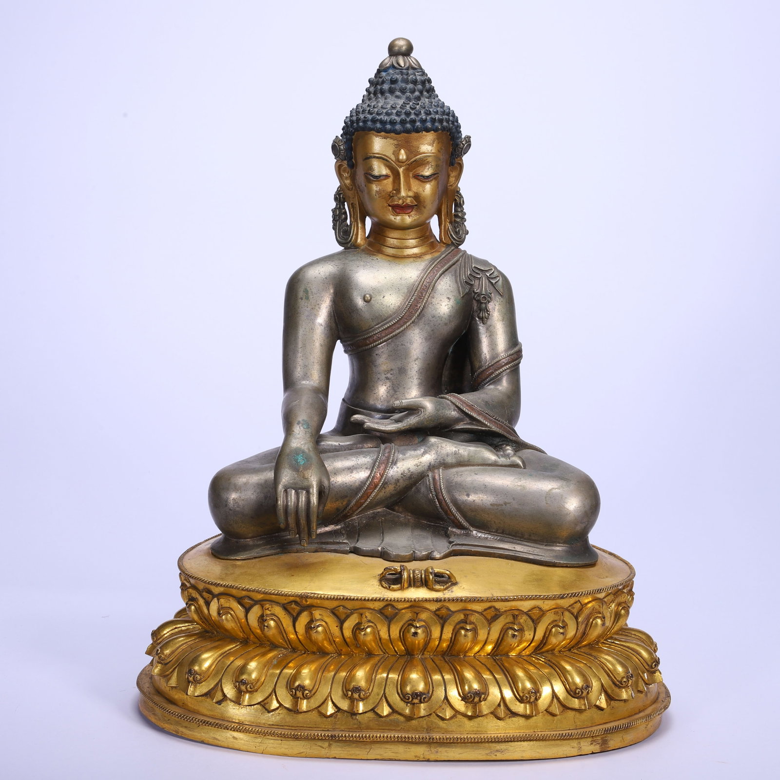 A CHINESE GILT-BRONZE BUDDHA STATUE (1 of 9)