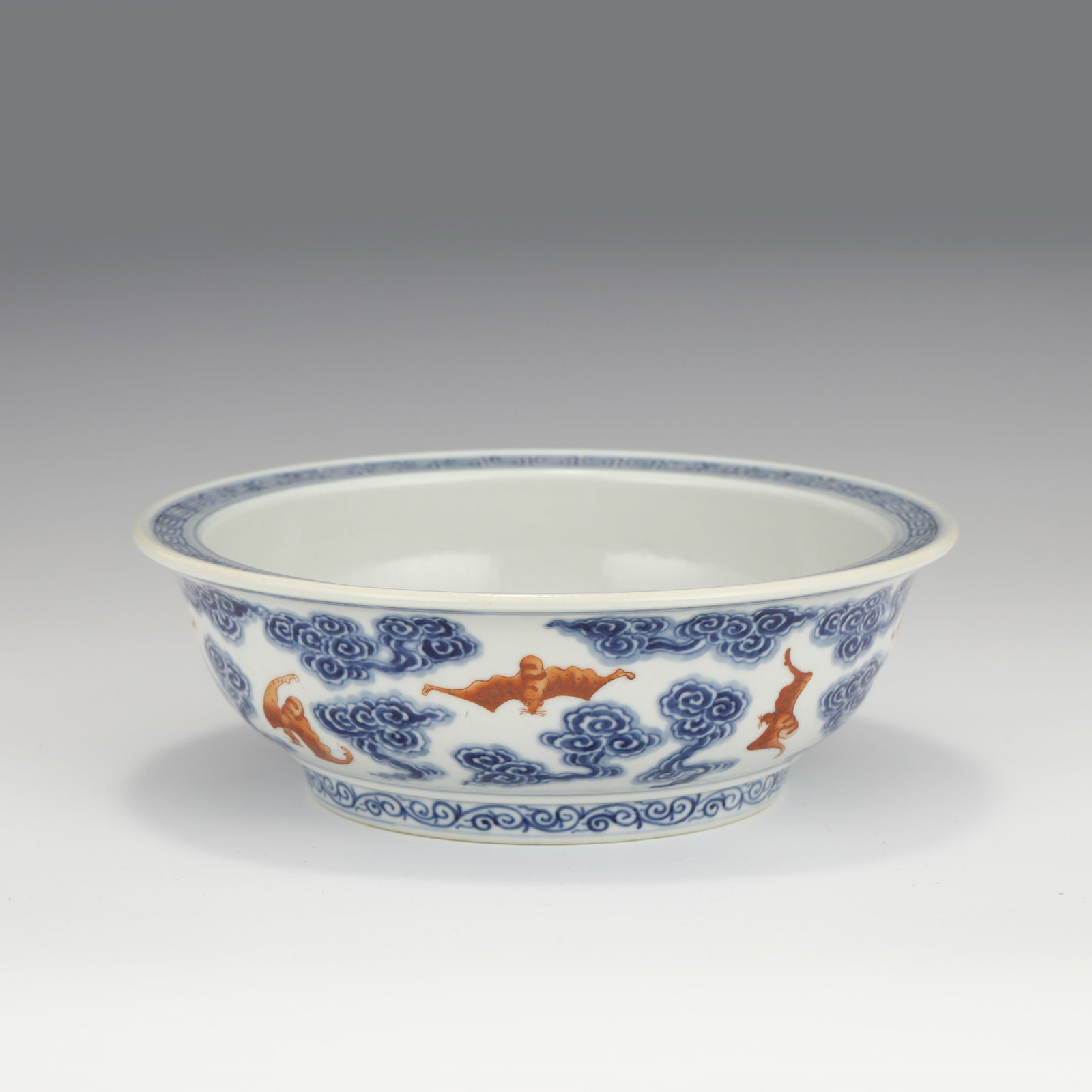 A CHINESE BLUE AND WHITE IRON RED GLAZED PORCELAIN BOWL: A CHINESE BLUE AND WHITE IRON RED GLAZED PORCELAIN BOWL (20 x 6.8cm)