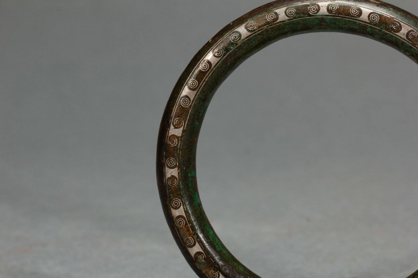 A Chinese Silver-Inlaid Bronze Bangle - 3