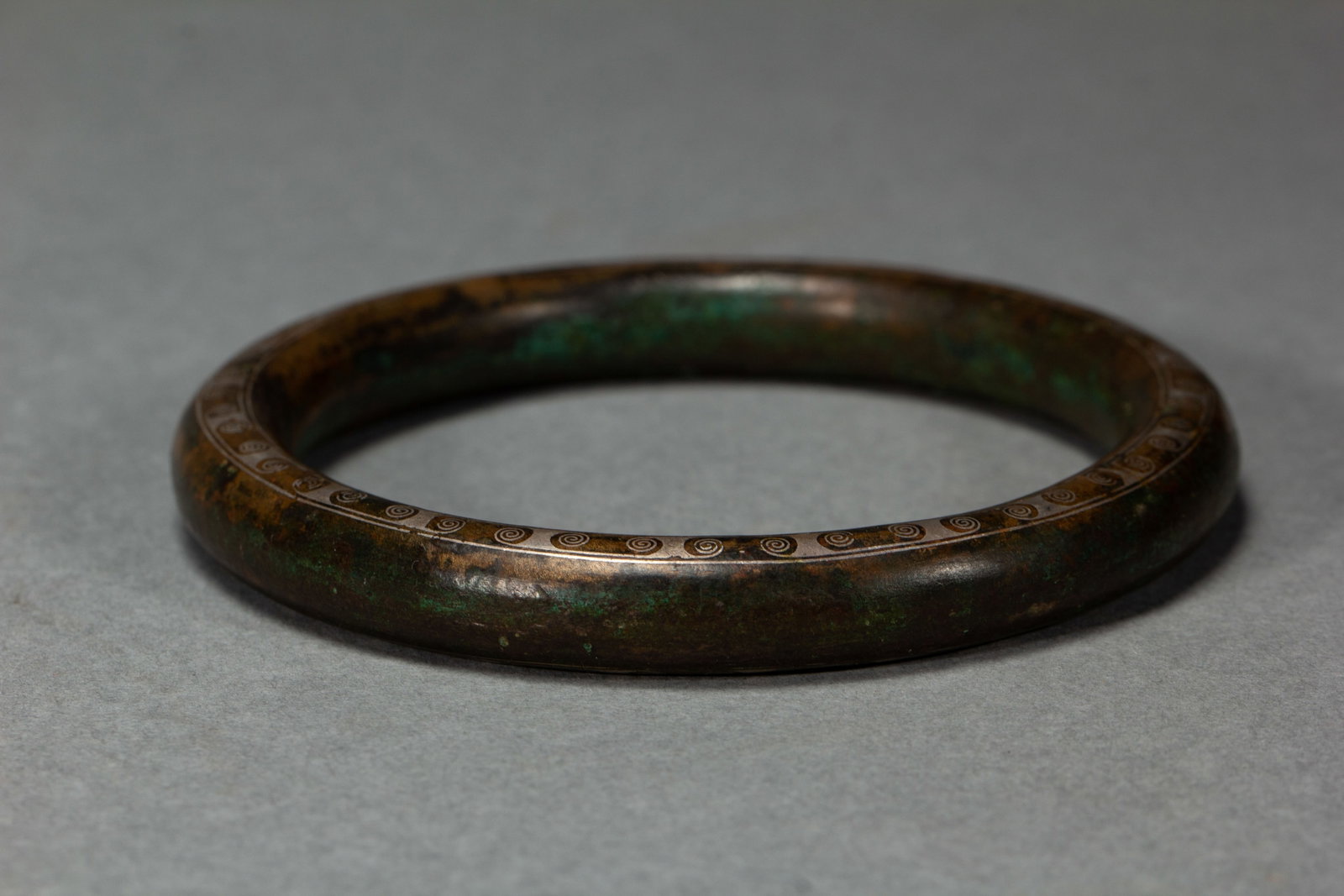 A Chinese Silver-Inlaid Bronze Bangle - 6
