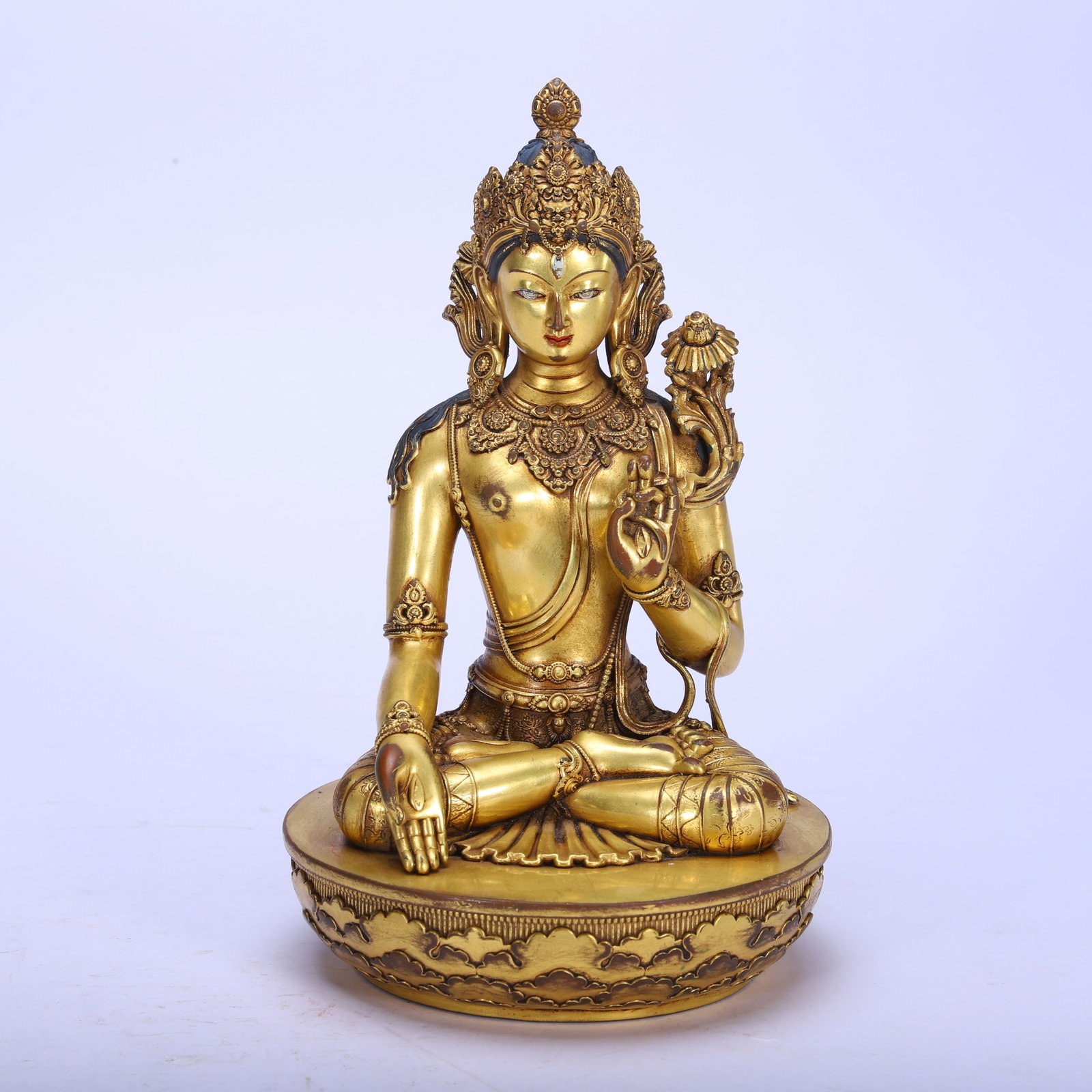 Chinese Gilt Copper Buddha Statue: Chinese Gilt Copper Buddha Statue (10 x 10 x 15cm,Weight 680 grams)