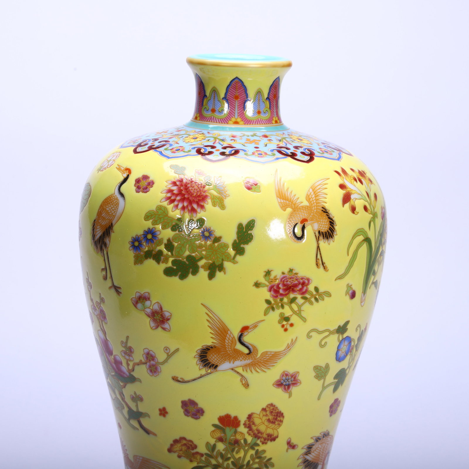 A FAMILLE ROSE CRANES VASE MEIPING - 3
