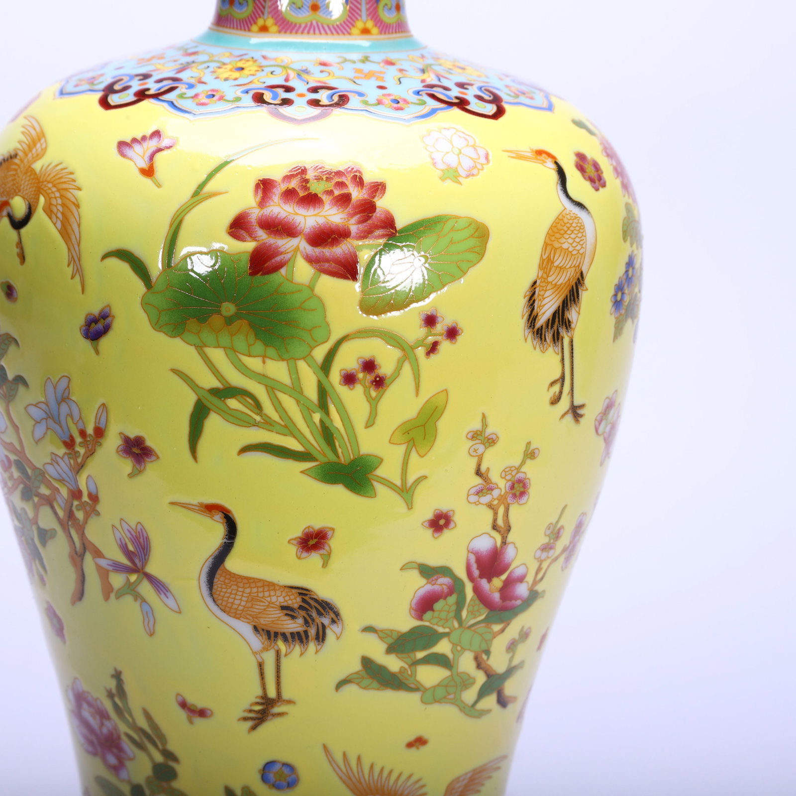 A FAMILLE ROSE CRANES VASE MEIPING - 6