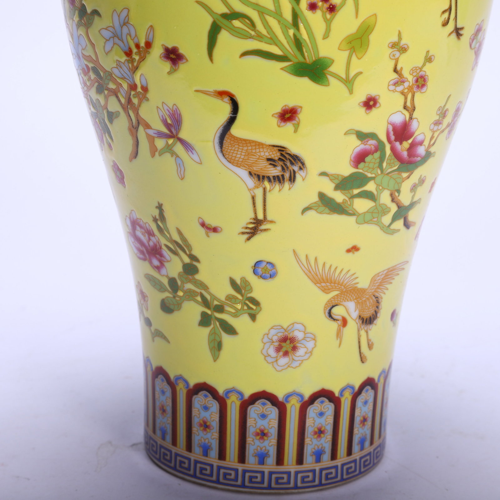 A FAMILLE ROSE CRANES VASE MEIPING - 7