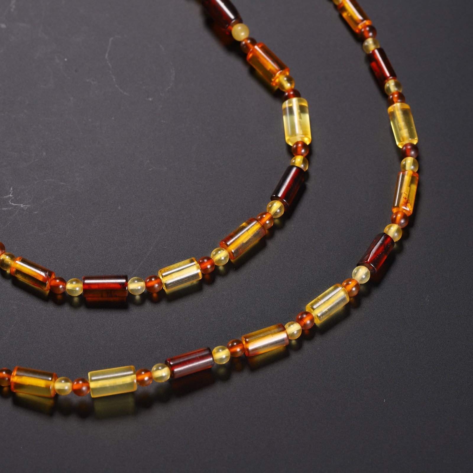 A Chinese Amber Beaded Necklace - 2