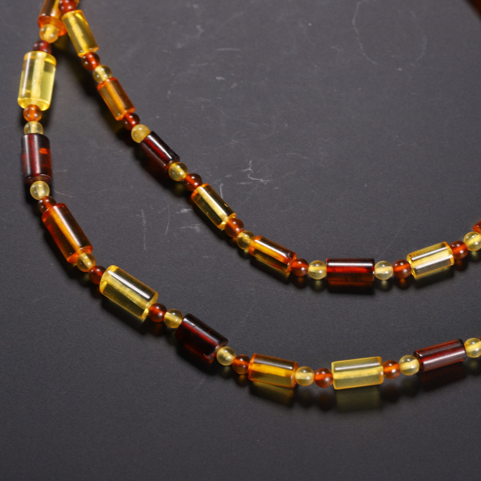 A Chinese Amber Beaded Necklace - 3