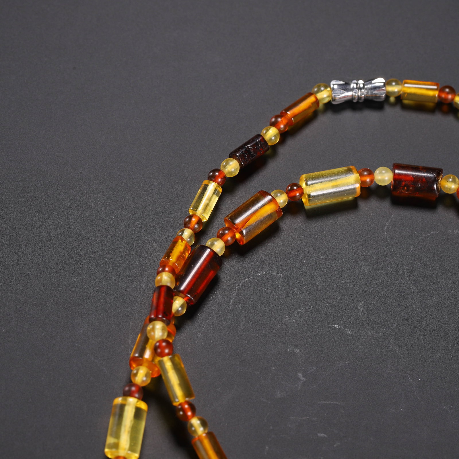 A Chinese Amber Beaded Necklace - 5