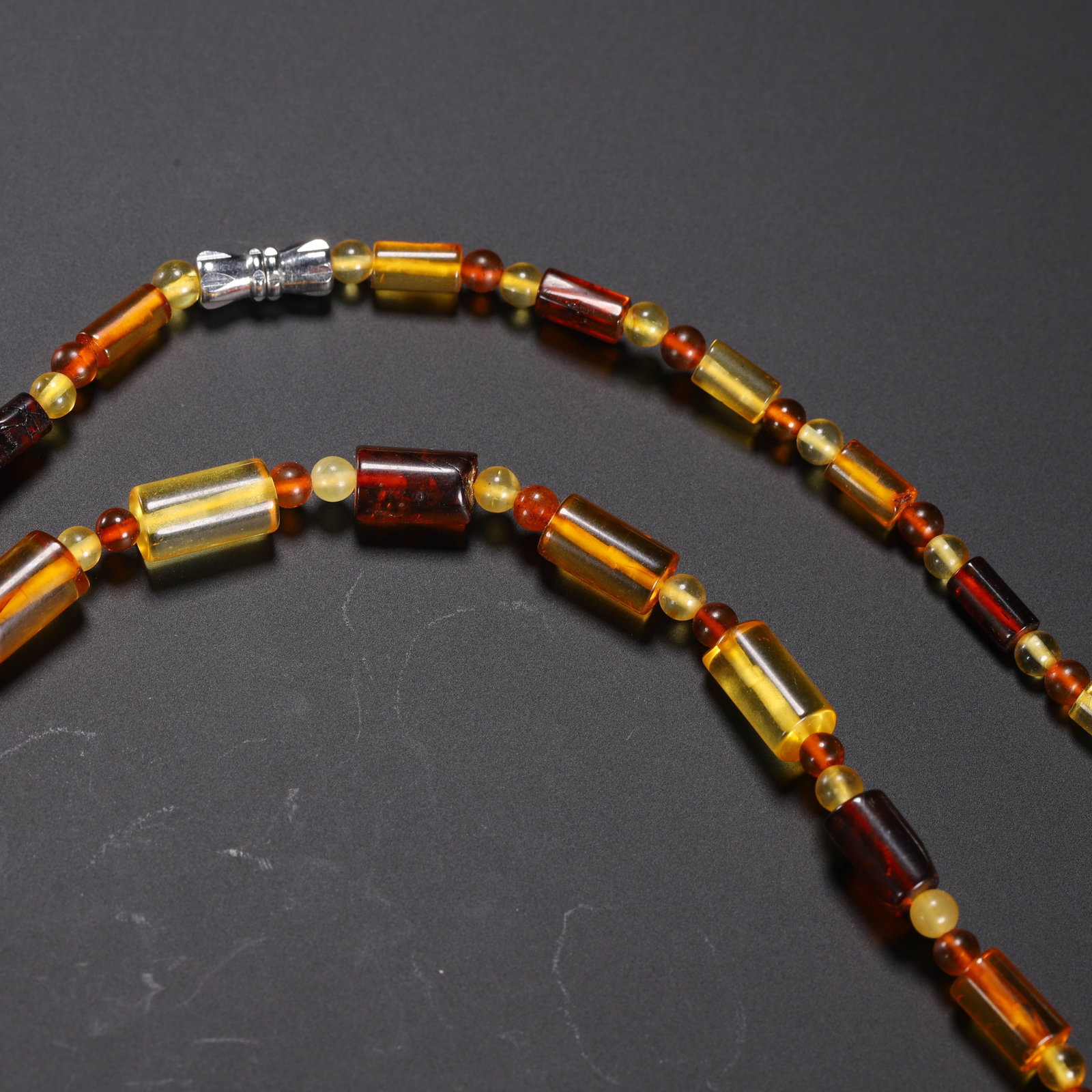 A Chinese Amber Beaded Necklace - 6