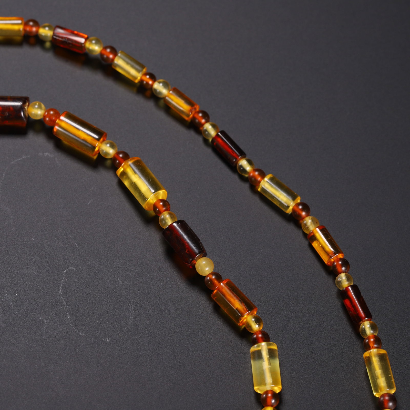 A Chinese Amber Beaded Necklace - 7