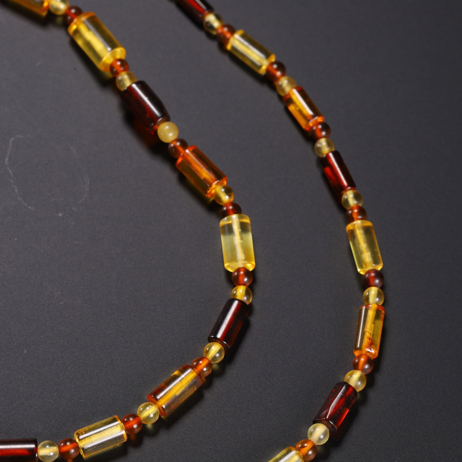 A Chinese Amber Beaded Necklace - 8