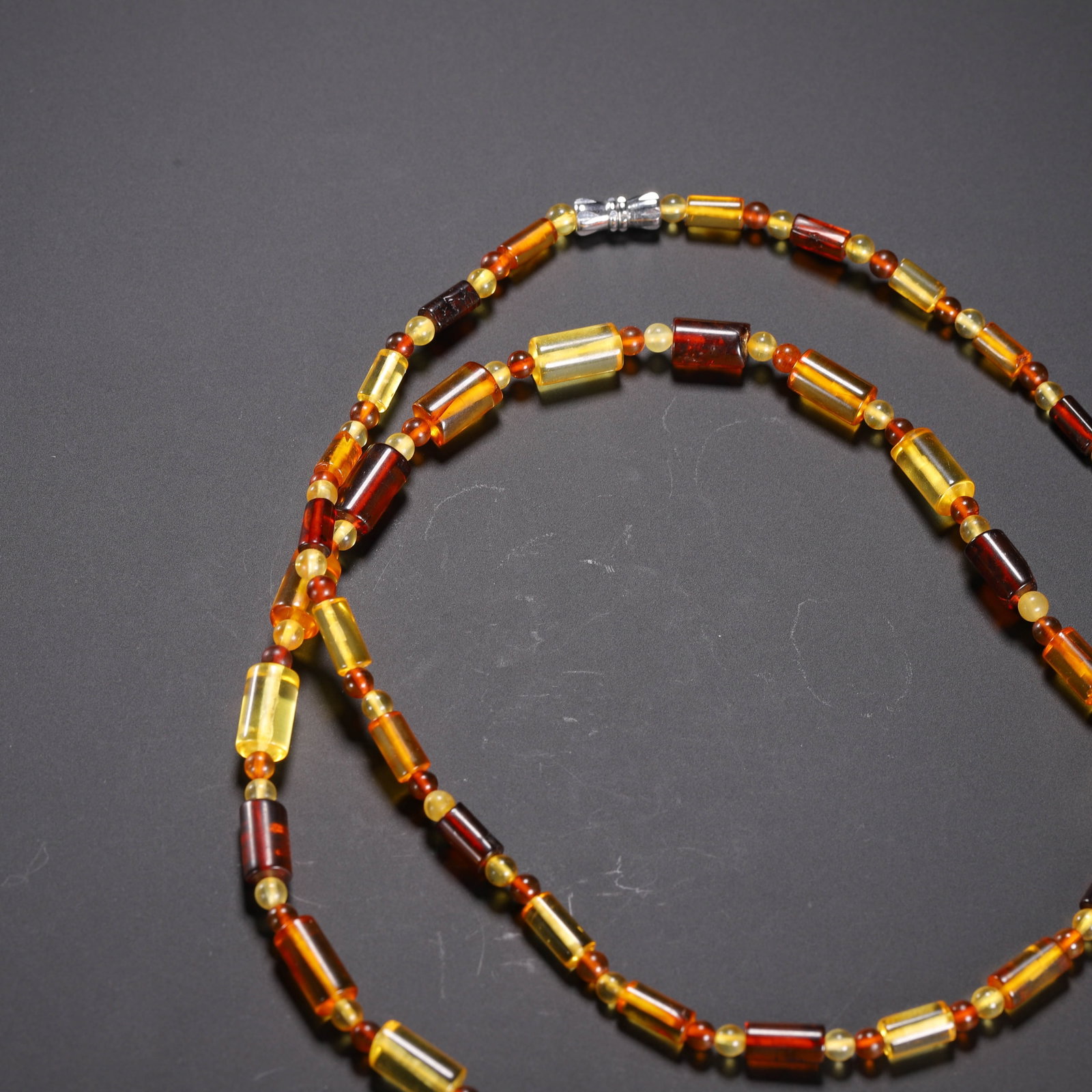 A Chinese Amber Beaded Necklace - 9