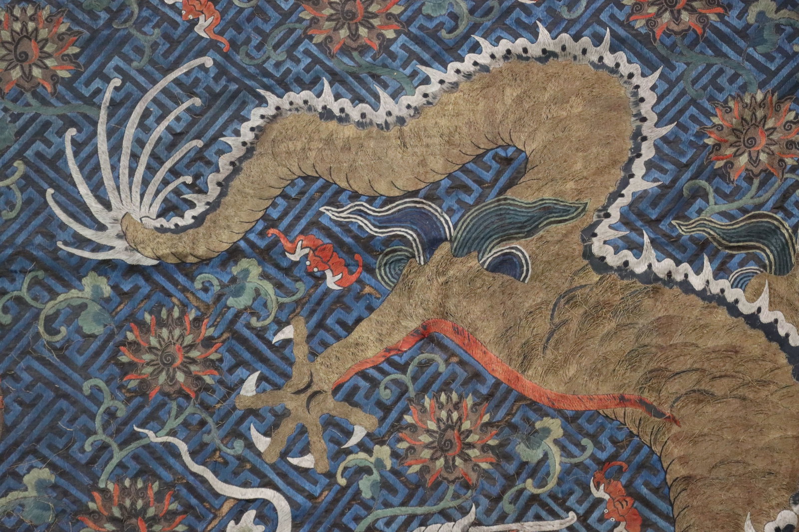 Silk Embroidery Cloud and Dragon Pattern Kesi - 10