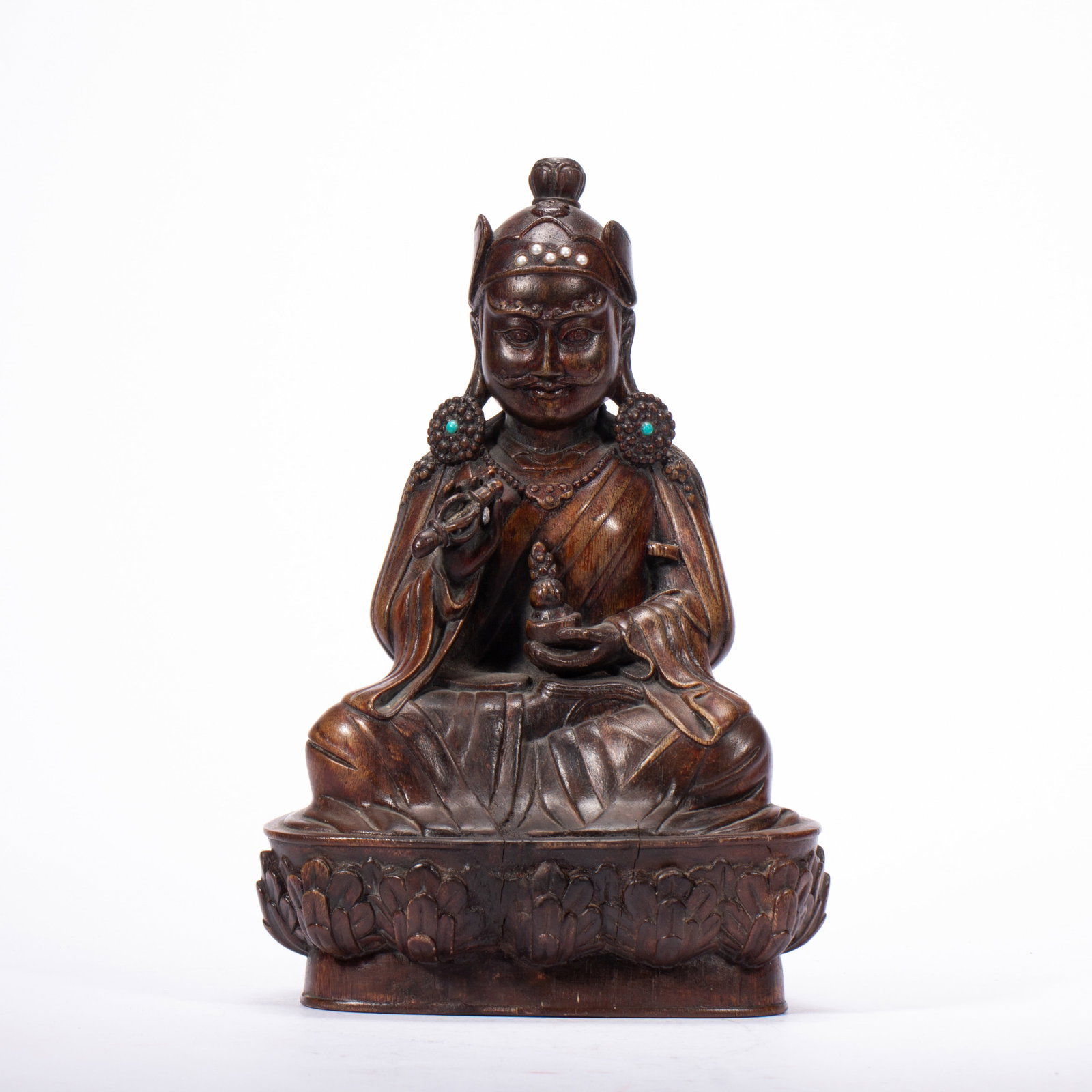 A Chinese Agarwood Buddha Figure: A Chinese Agarwood Buddha Figure (16 x 11 x 25cm,Weight 560 grams)