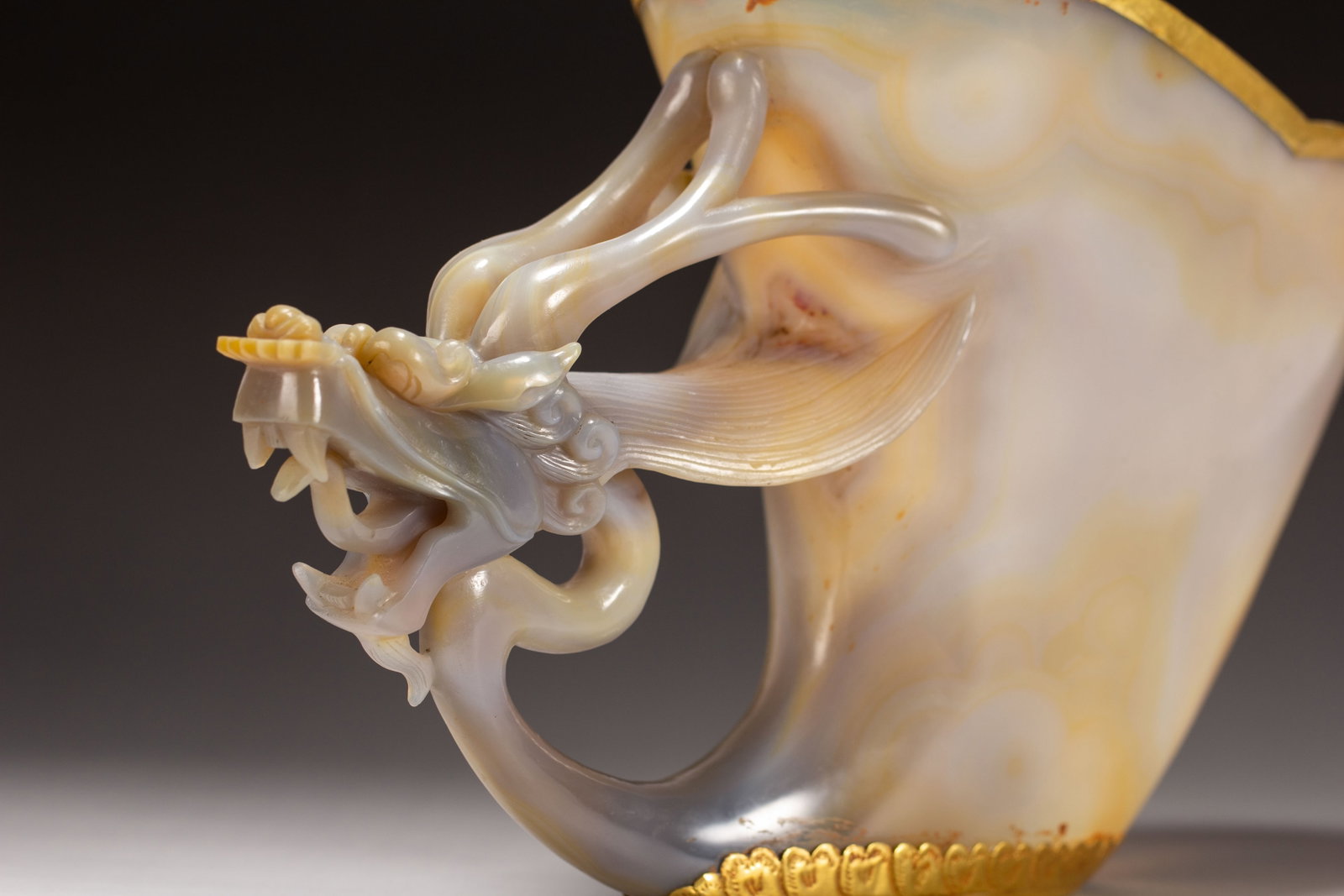 A Chinese Gilt Agate Dragon-Handled Cup - 4
