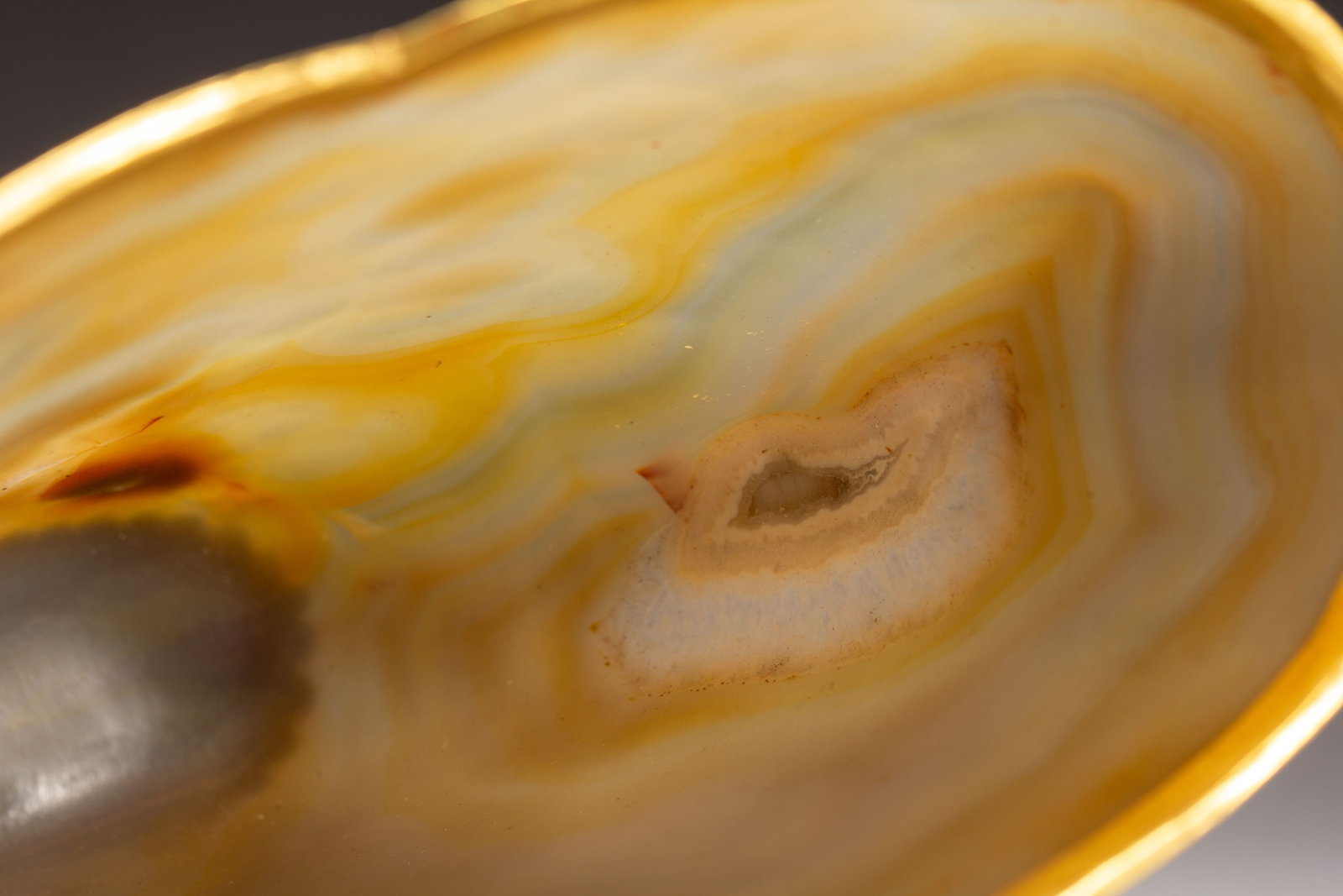 A Chinese Gilt Agate Dragon-Handled Cup - 6