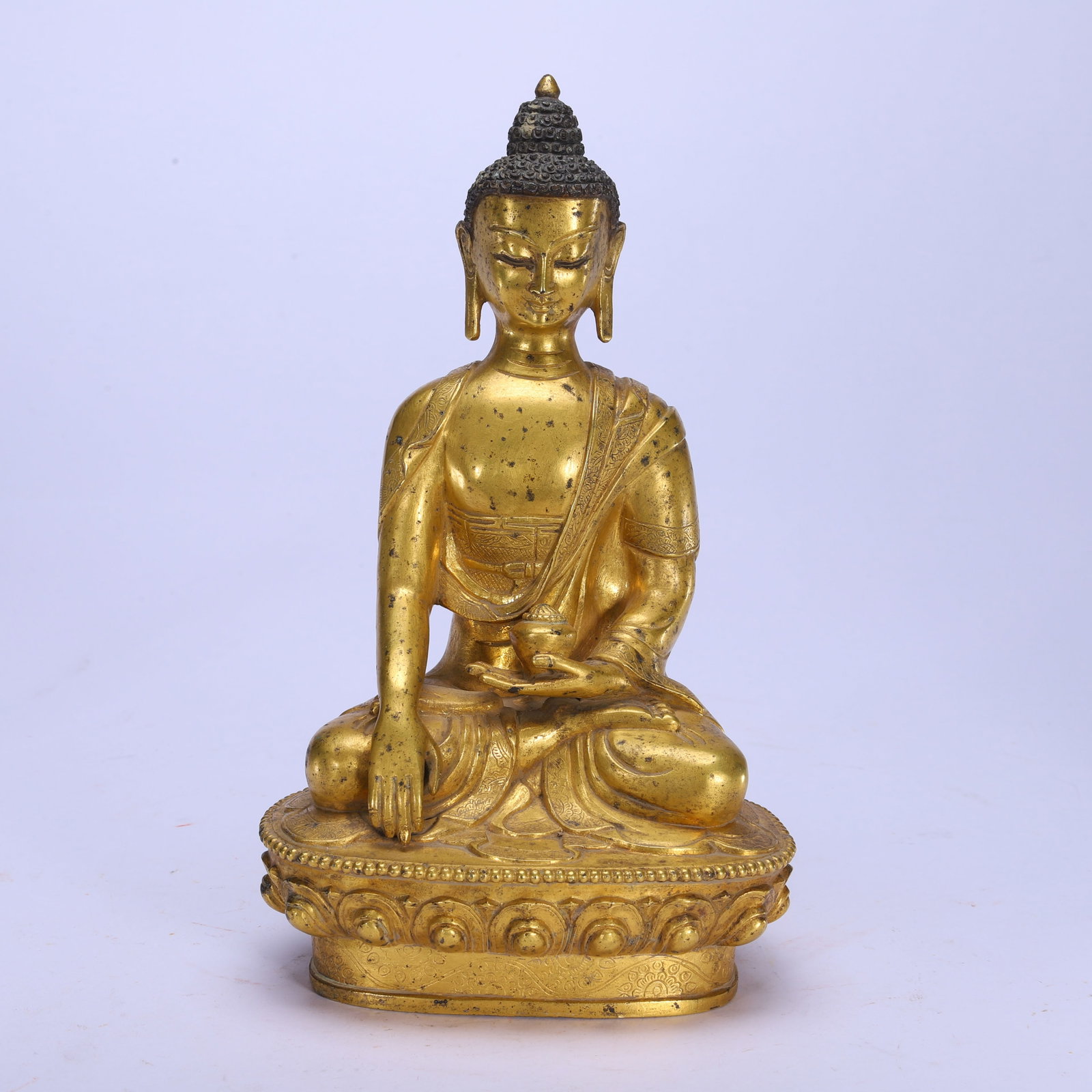 Chinese Gilt Bronze Buddha Statue: Chinese Gilt Bronze Buddha Statue (12 x 9 x 20.5cm,Weight 1120 grams)