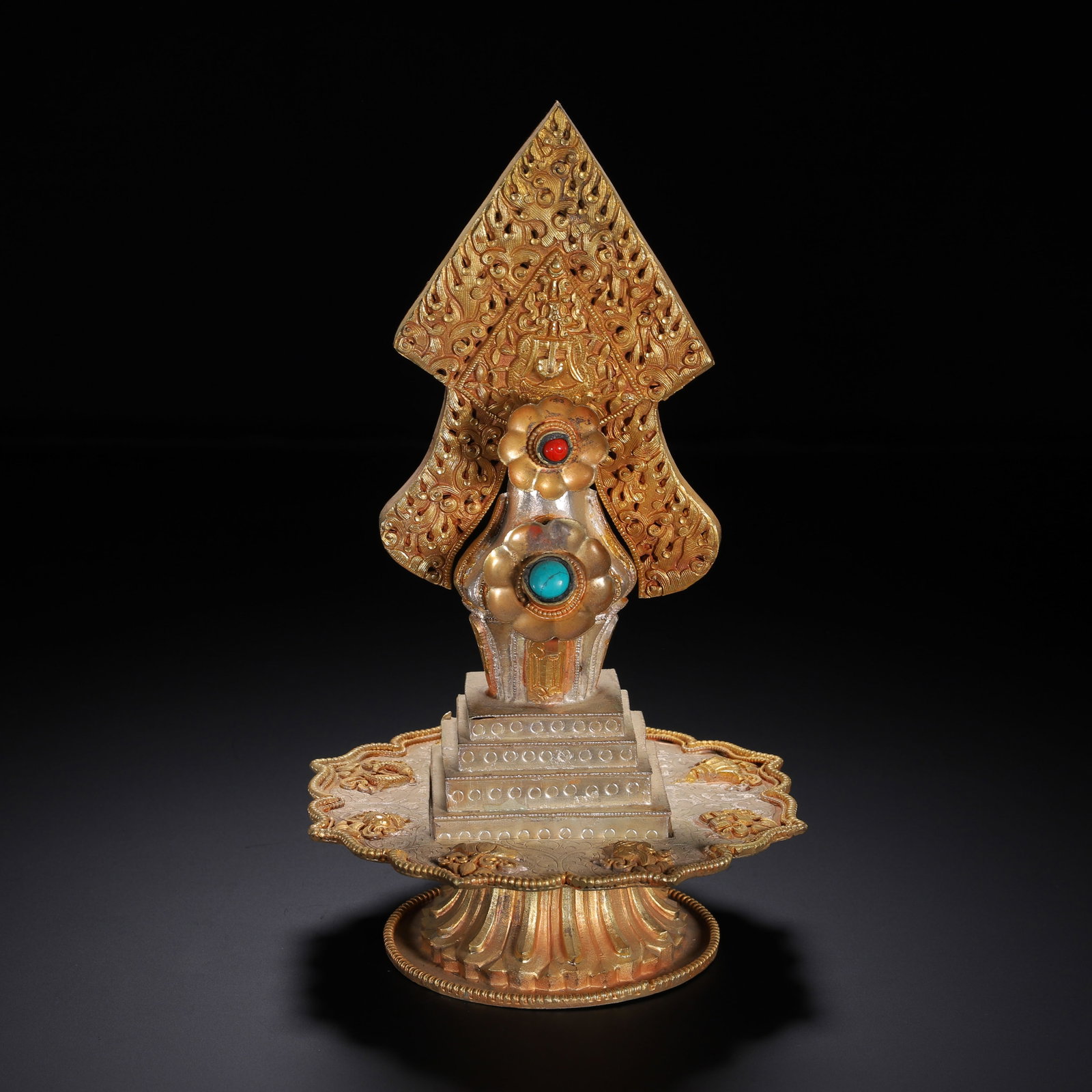 CHINESE TIBETAN GILT-SILVER RITUAL OBJECT: CHINESE TIBETAN GILT-SILVER RITUAL OBJECT (12 x 12 x 23cm,Weight 430 grams)