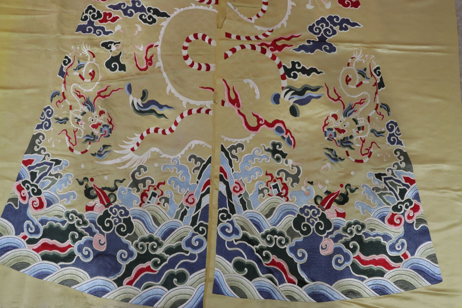 Silk Embroidery Cloud and Dragon Pattern Kesi - 10