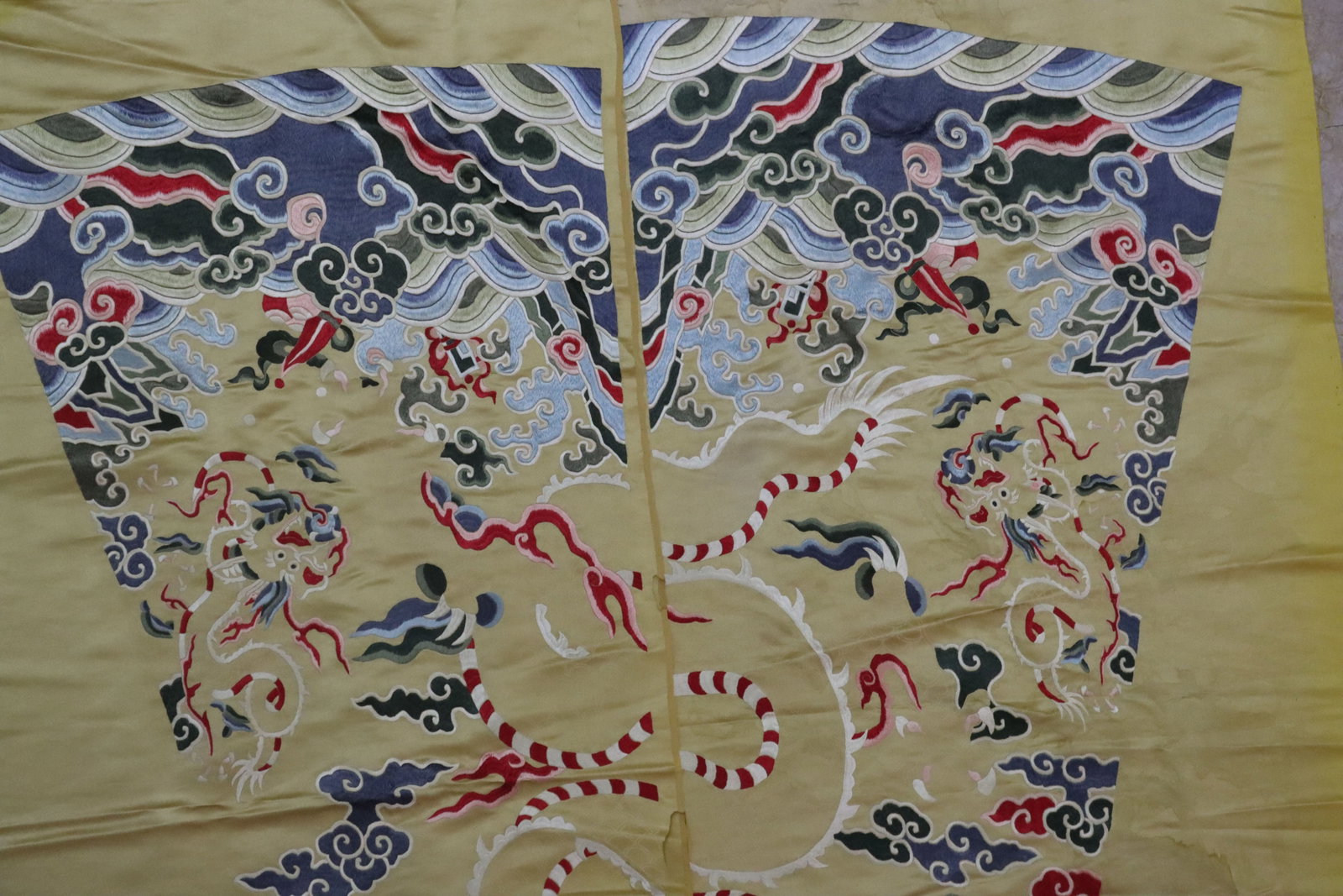 Silk Embroidery Cloud and Dragon Pattern Kesi - 4