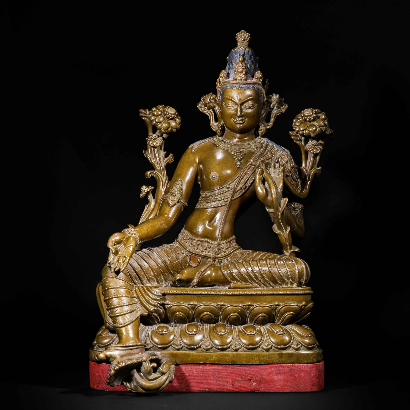 A Chinese Bronze Buddha Statue: A Chinese Bronze Buddha Statue (32 x 24 x 53cm,Weight 12750 grams)