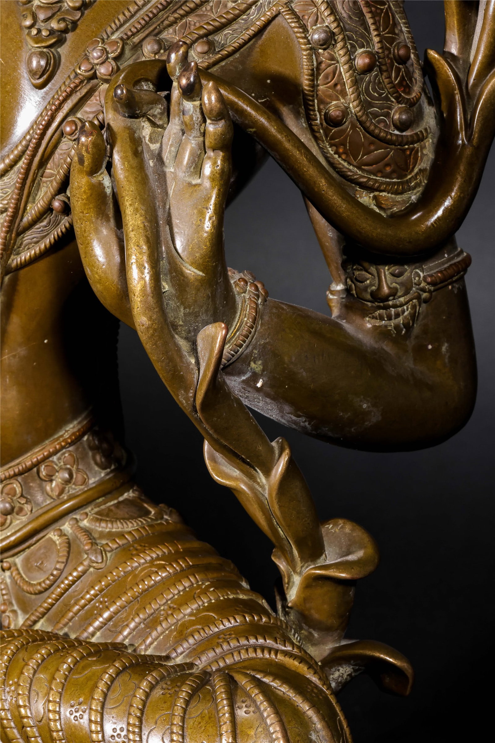 A Chinese Bronze Buddha Statue - 9
