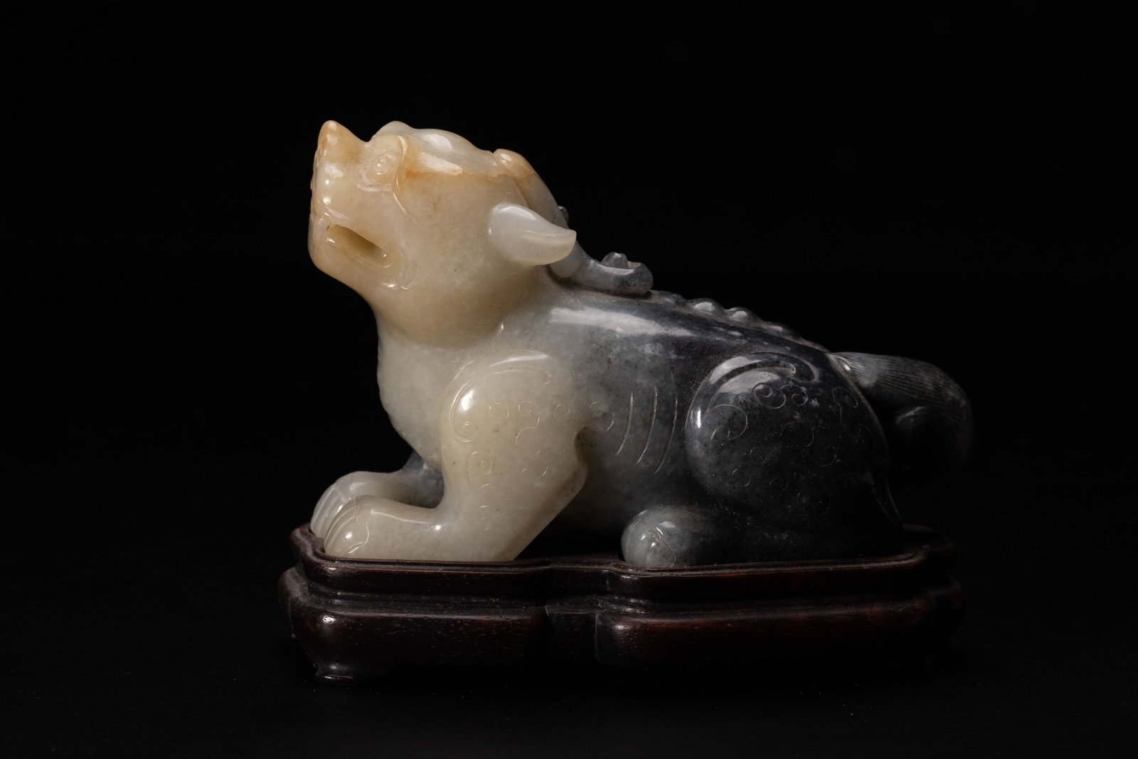 A Chinese Hetian Jade Bixie Carving: A Chinese Hetian Jade Bixie Carving (10 x 5 x 8.5cm,Weight 340 grams)