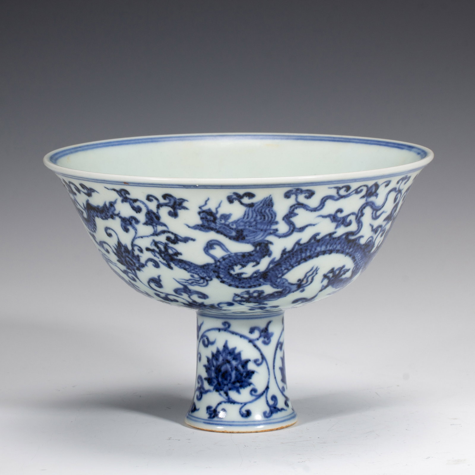 A Chinese Blue and White Dragon Stem Cup: A Chinese Blue and White Dragon Stem Cup (16.5 x 16.5 x 11.5cm,Weight 390 grams)