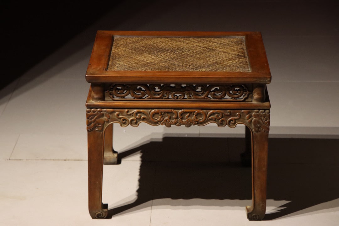 Huanghuali Wood Carved Dragon Pattern Chair: Huanghuali Wood Carved Dragon Pattern Chair (58 x 48cm)
