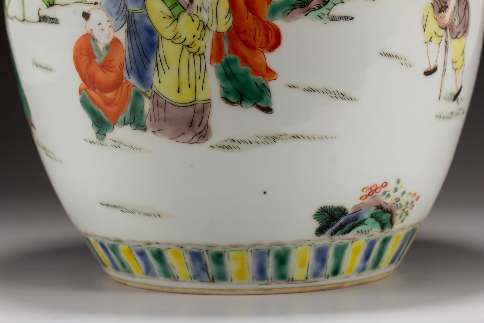 A Chinese Wucai Figural Jar - 4