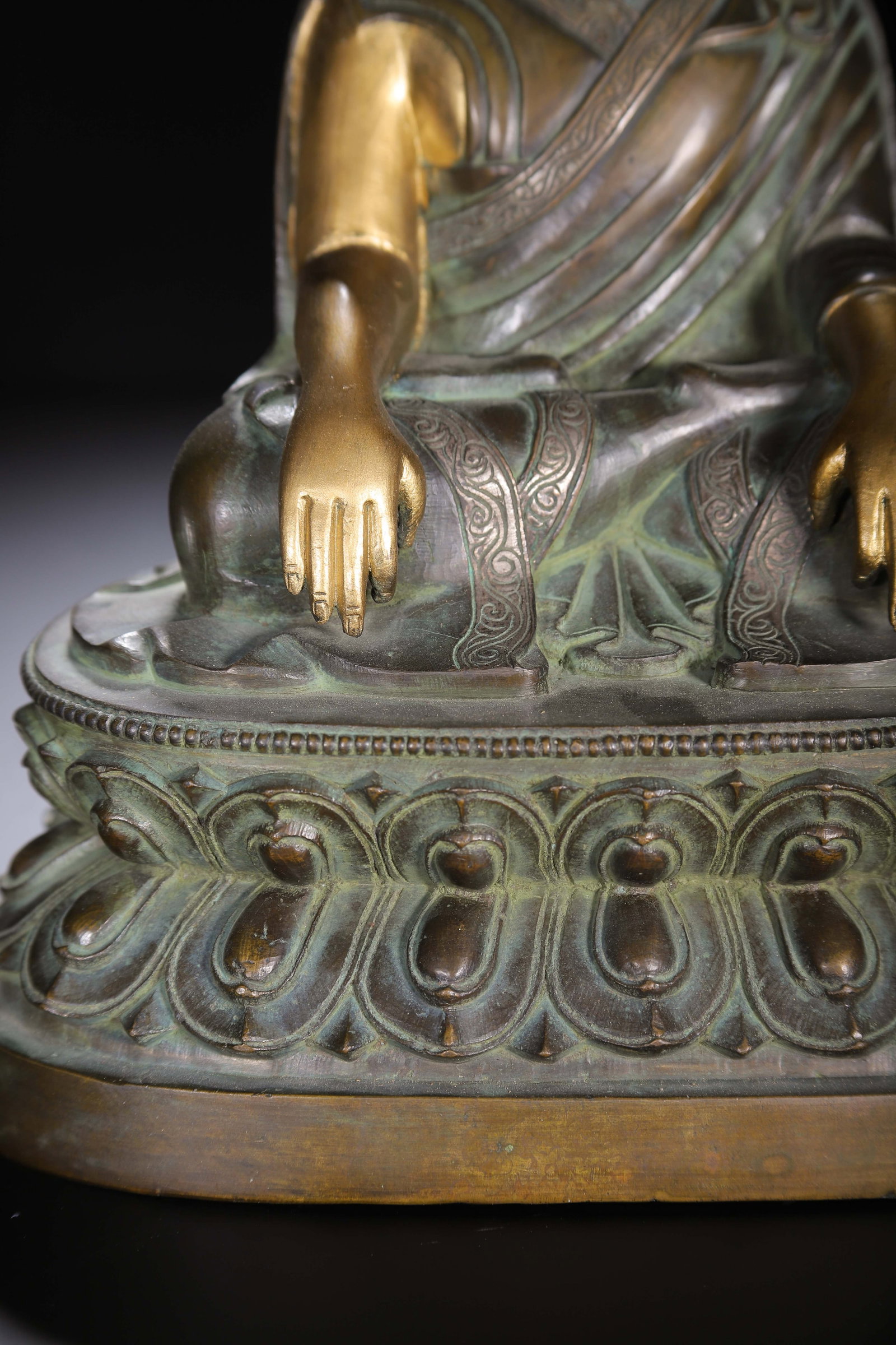 A Chinese Bronze Buddha Statue - 3