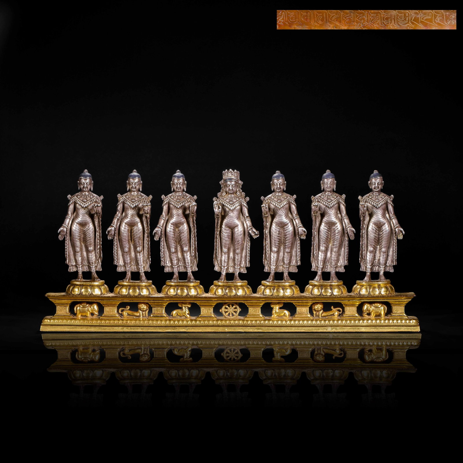 A CHINESE SILVER & GILT BRONZE BUDDHA GROUP: A CHINESE SILVER & GILT BRONZE BUDDHA GROUP (47 x 5 x 20cm,Weight 4750g)