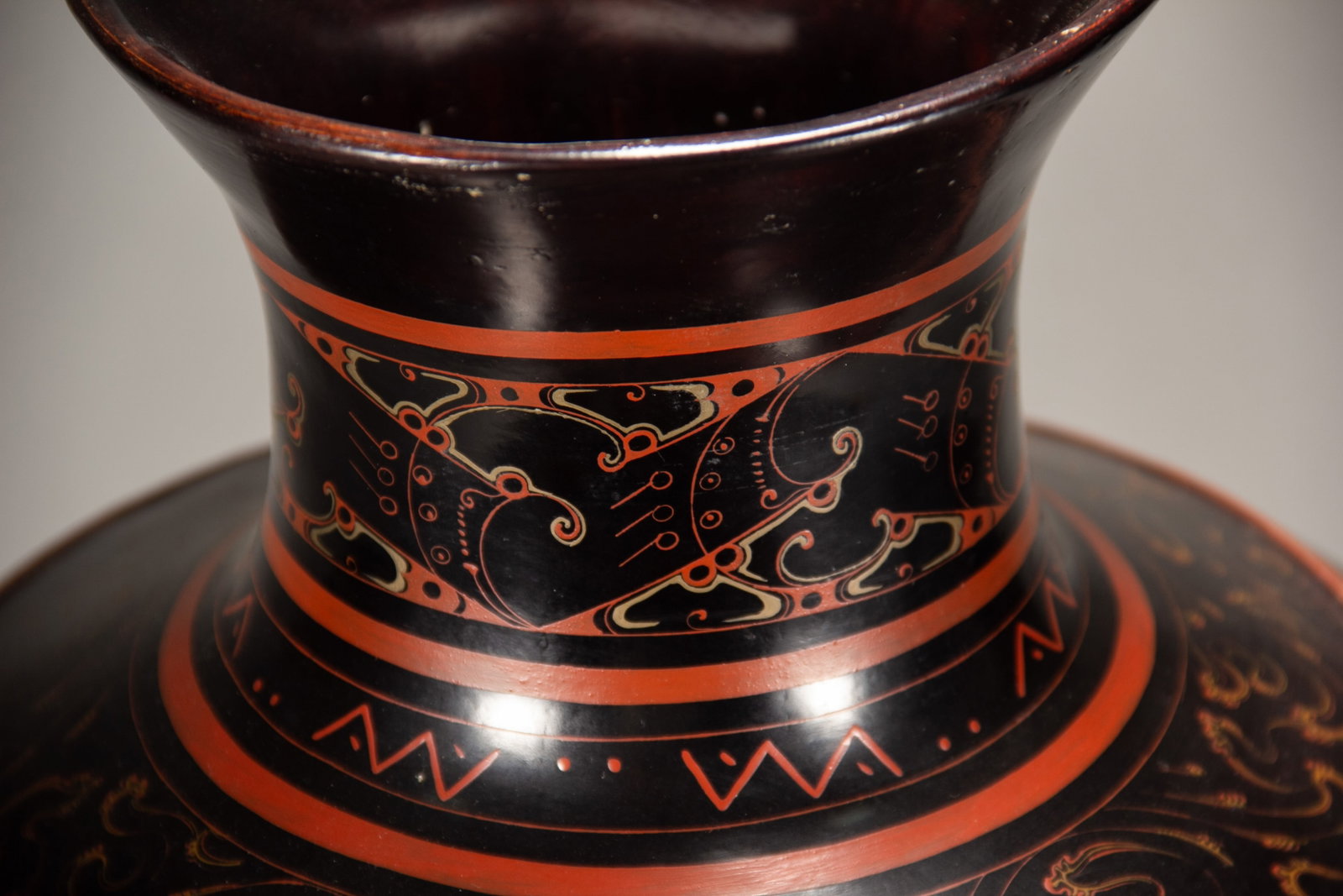 A Chinese Pottery Lacquer Vase - 6