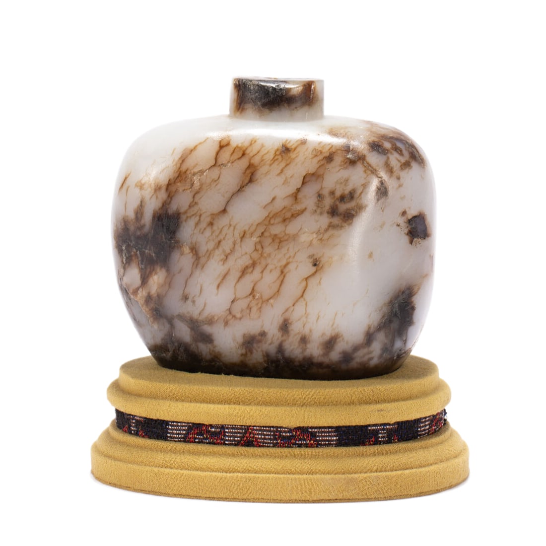 A Chinese Hetian Jade Snuff Bottle: A Chinese Hetian Jade Snuff Bottle (11 x 6 x 14.5cm,Weight 1720 grams)