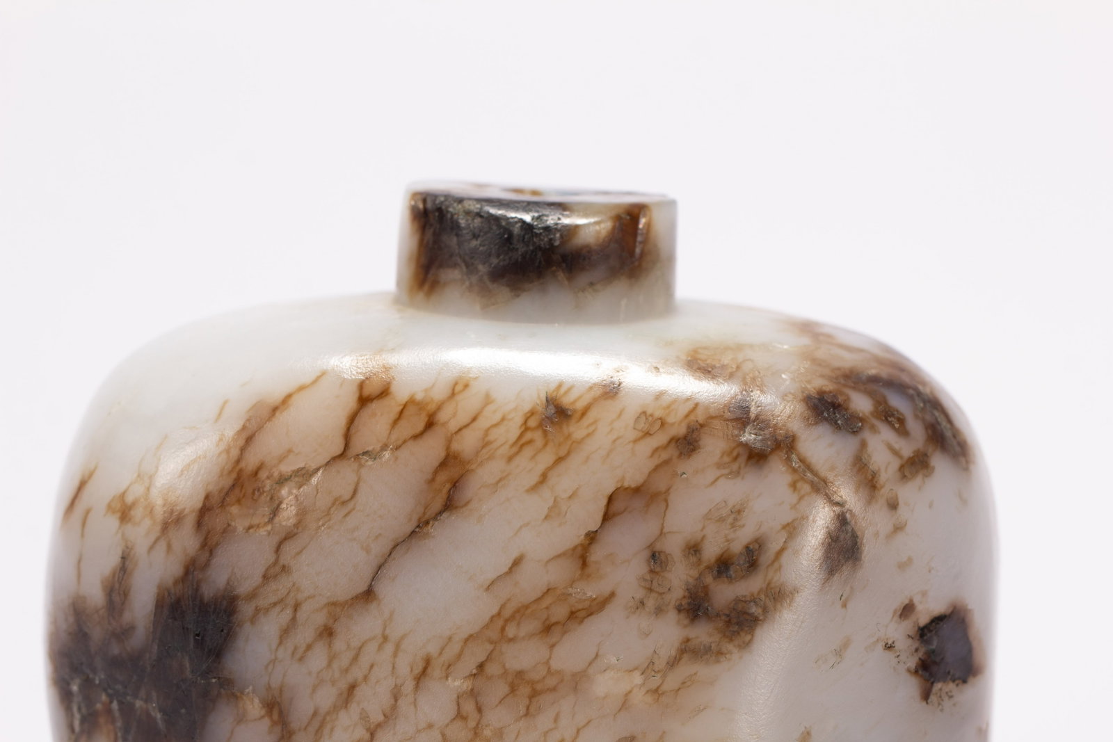 A Chinese Hetian Jade Snuff Bottle - 2
